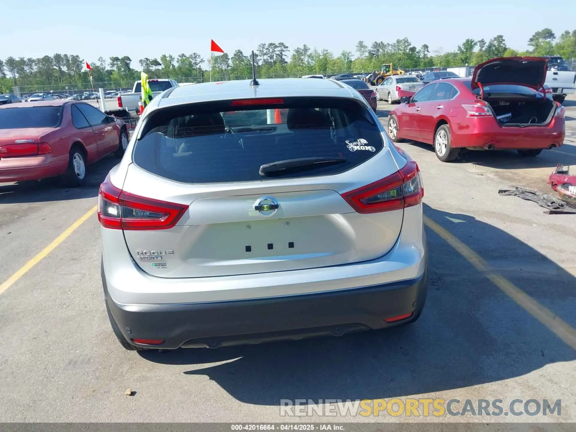 16 fotografías del automóvil dañado JN1BJ1AV0MW568647 NISSAN ROGUE SPORT 2021