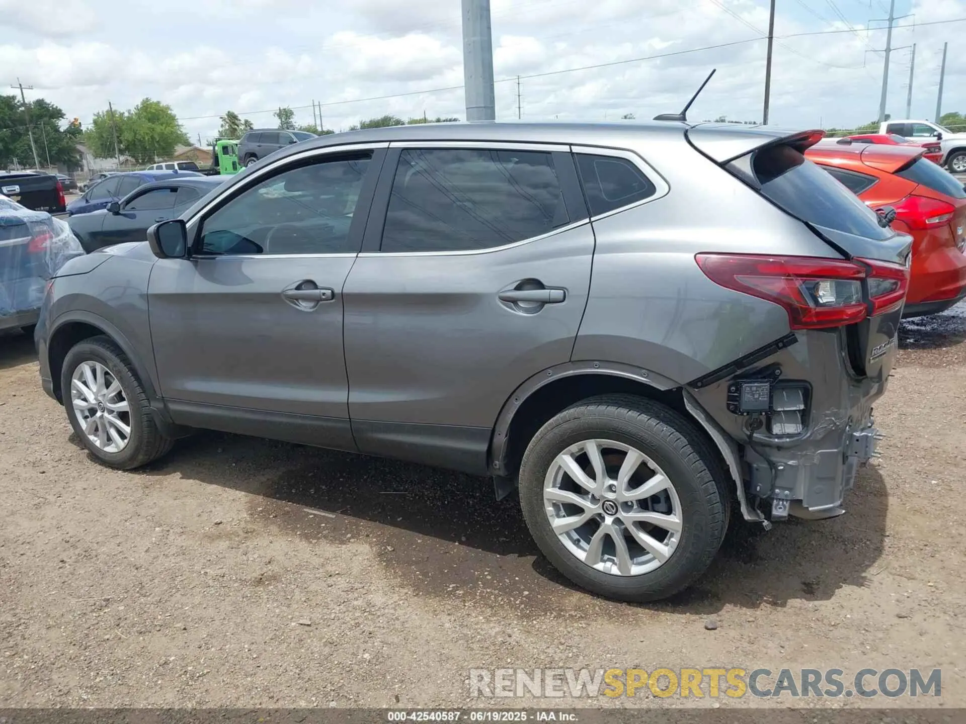 15 fotografías del automóvil dañado JN1BJ1AV1MW569726 NISSAN ROGUE SPORT 2021