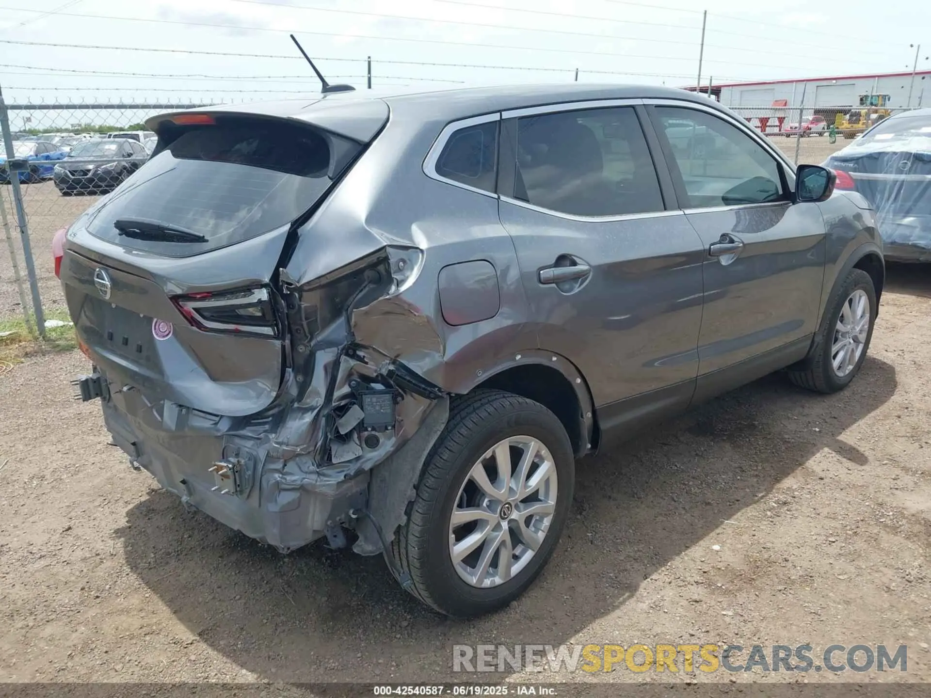 4 fotografías del automóvil dañado JN1BJ1AV1MW569726 NISSAN ROGUE SPORT 2021