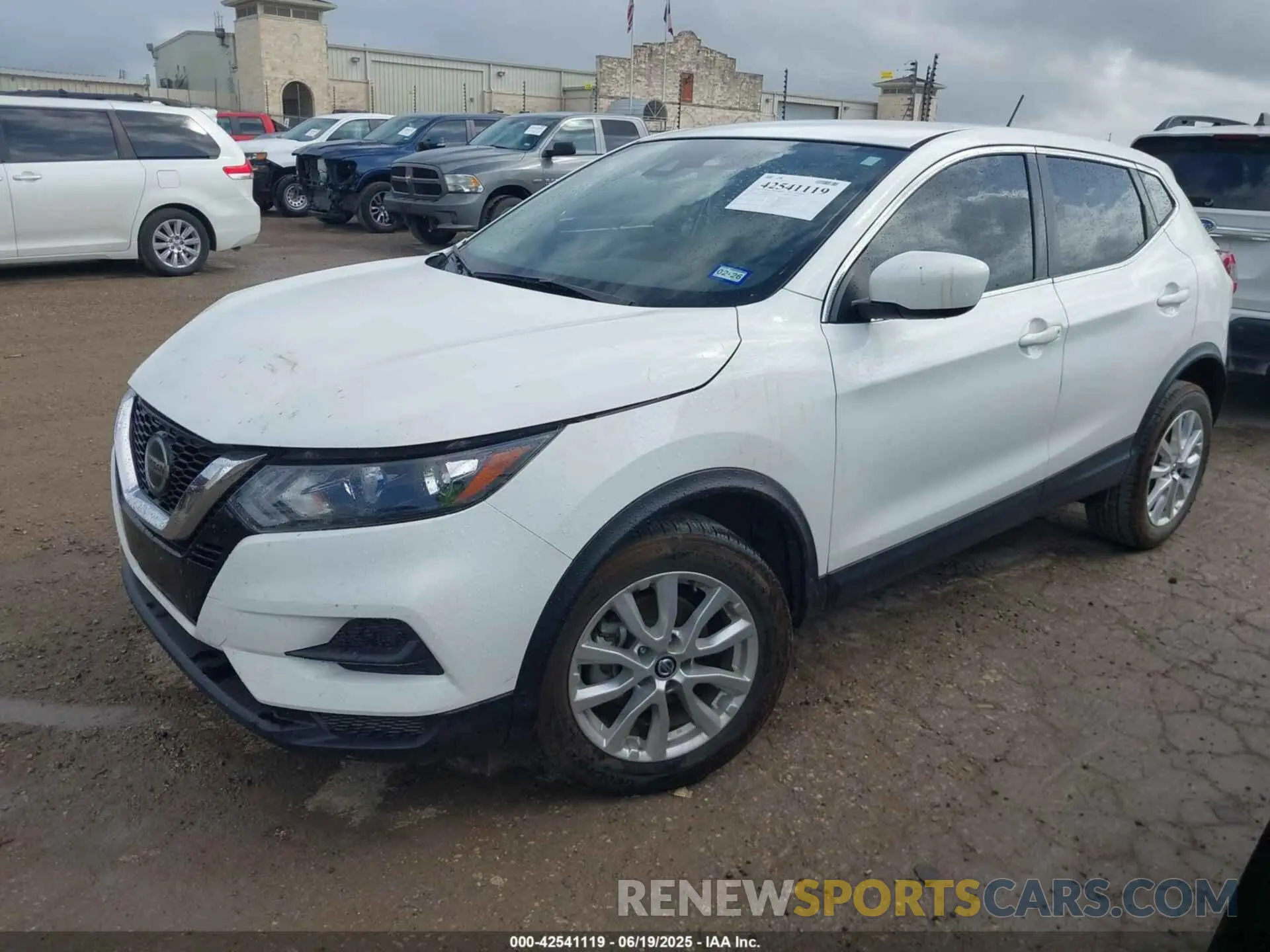 2 fotografías del automóvil dañado JN1BJ1AV5MW302332 NISSAN ROGUE SPORT 2021