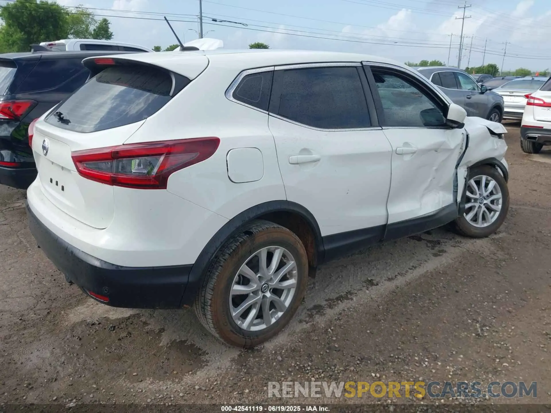 4 fotografías del automóvil dañado JN1BJ1AV5MW302332 NISSAN ROGUE SPORT 2021