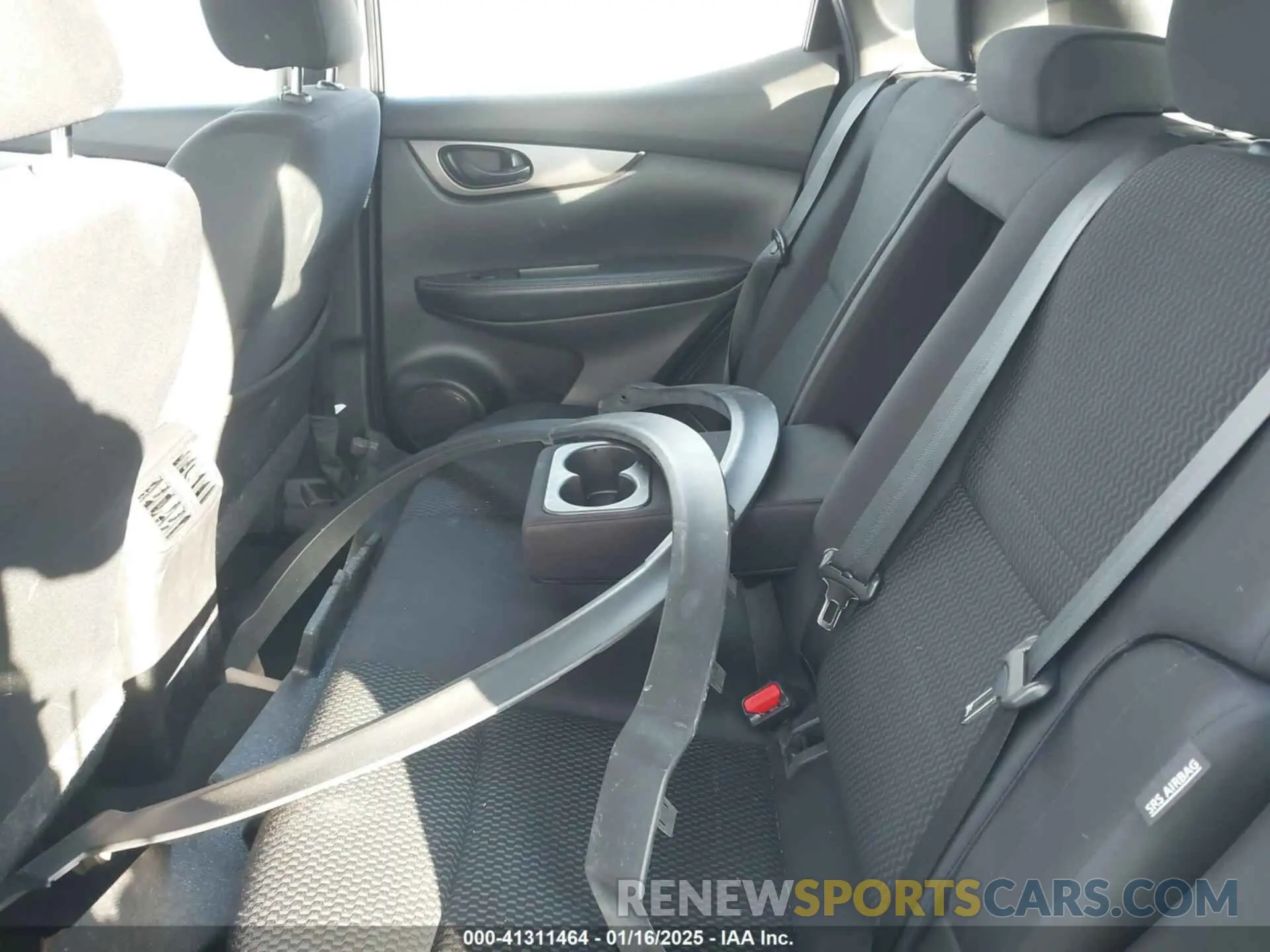 8 fotografías del automóvil dañado JN1BJ1AW3MW420369 NISSAN ROGUE SPORT 2021