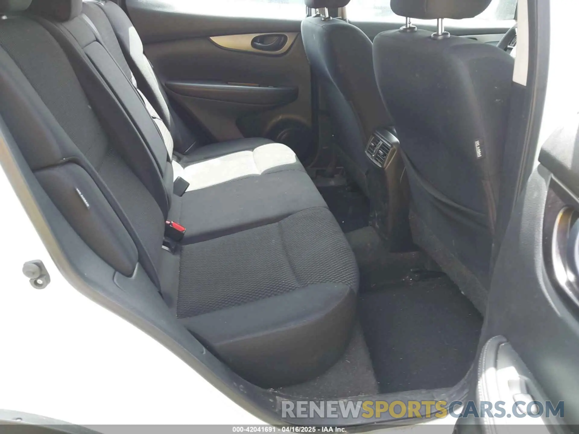 8 fotografías del automóvil dañado JN1BJ1AW4MW442123 NISSAN ROGUE SPORT 2021