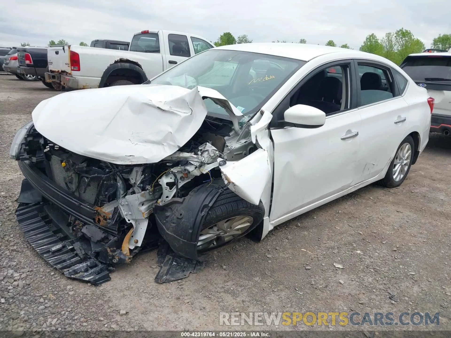 2 fotografías del automóvil dañado 3N1AB7AP0KY259361 NISSAN SENTRA 2019