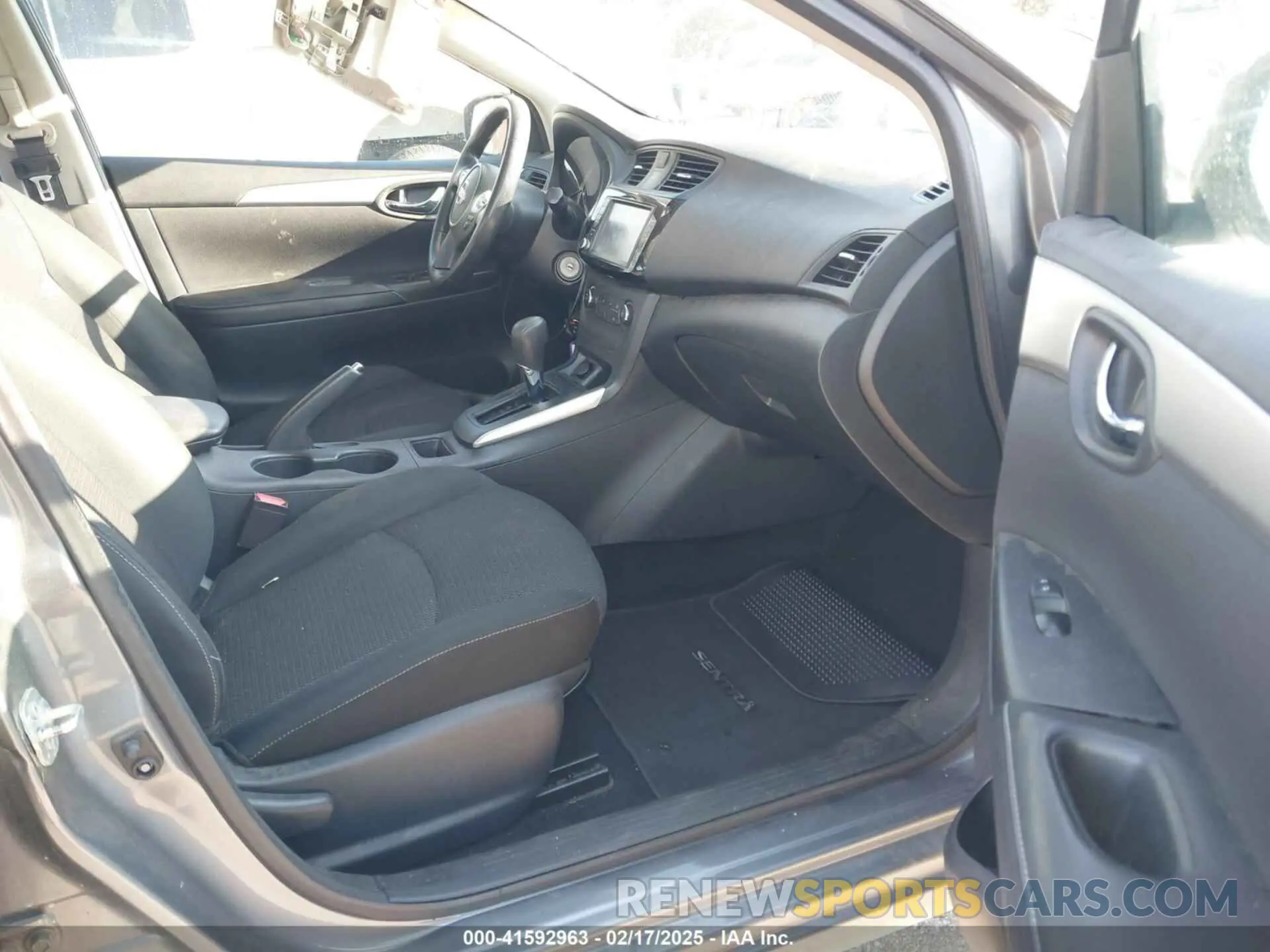 5 fotografías del automóvil dañado 3N1AB7AP0KY268576 NISSAN SENTRA 2019