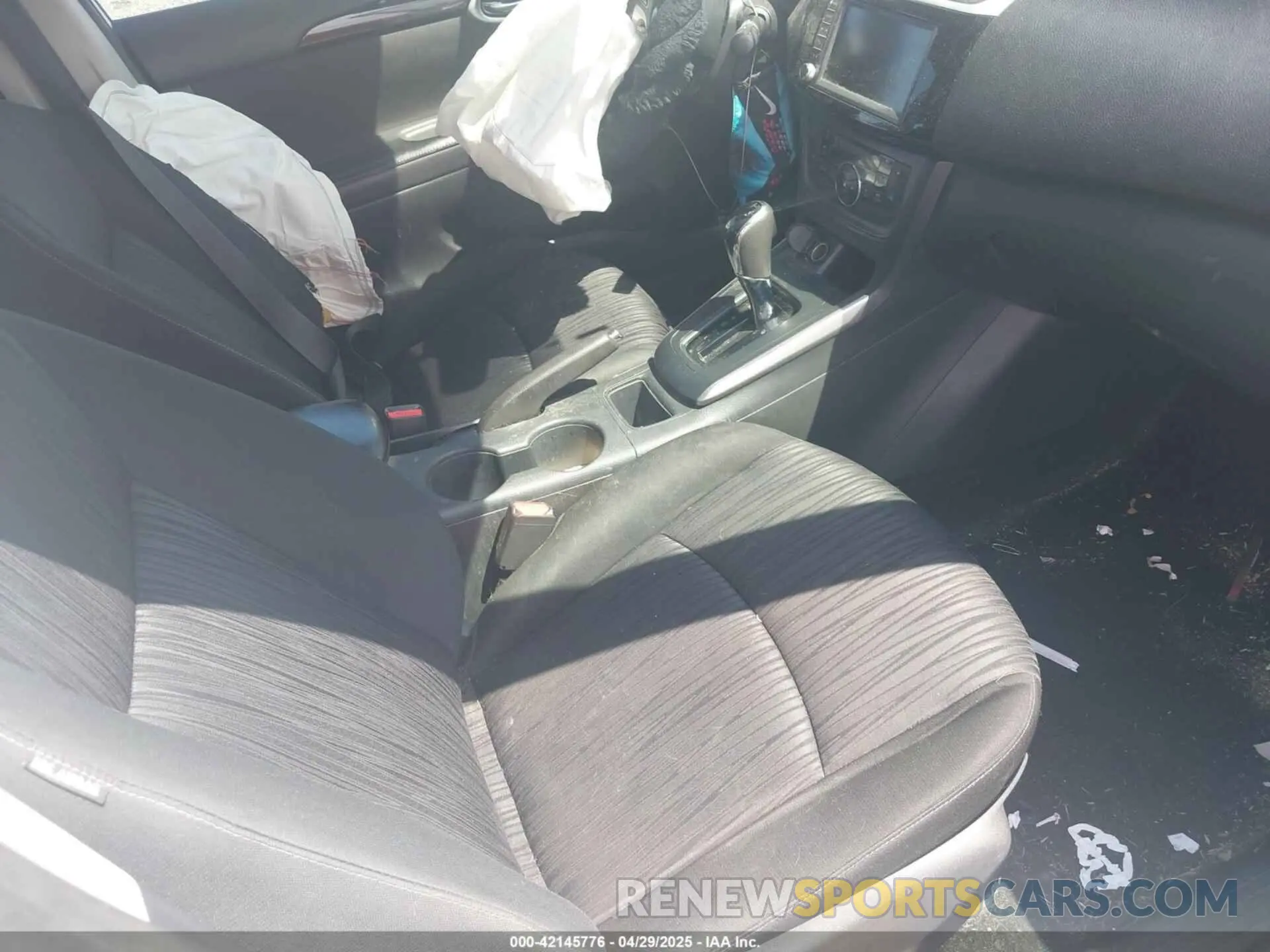 5 fotografías del automóvil dañado 3N1AB7AP0KY275656 NISSAN SENTRA 2019