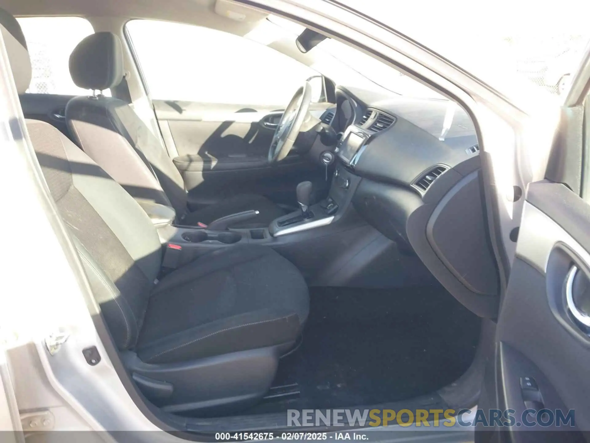 5 fotografías del automóvil dañado 3N1AB7AP0KY445921 NISSAN SENTRA 2019
