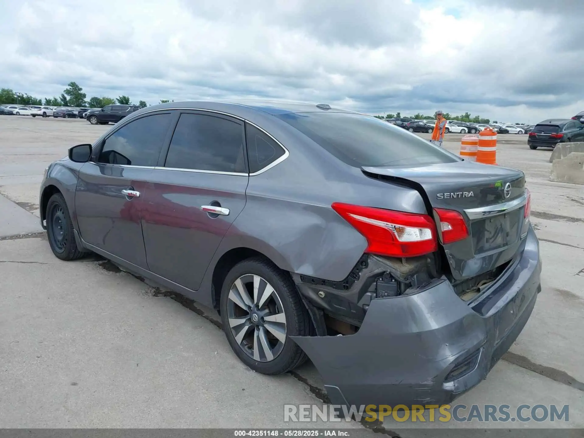 3 fotografías del automóvil dañado 3N1AB7AP0KY453369 NISSAN SENTRA 2019