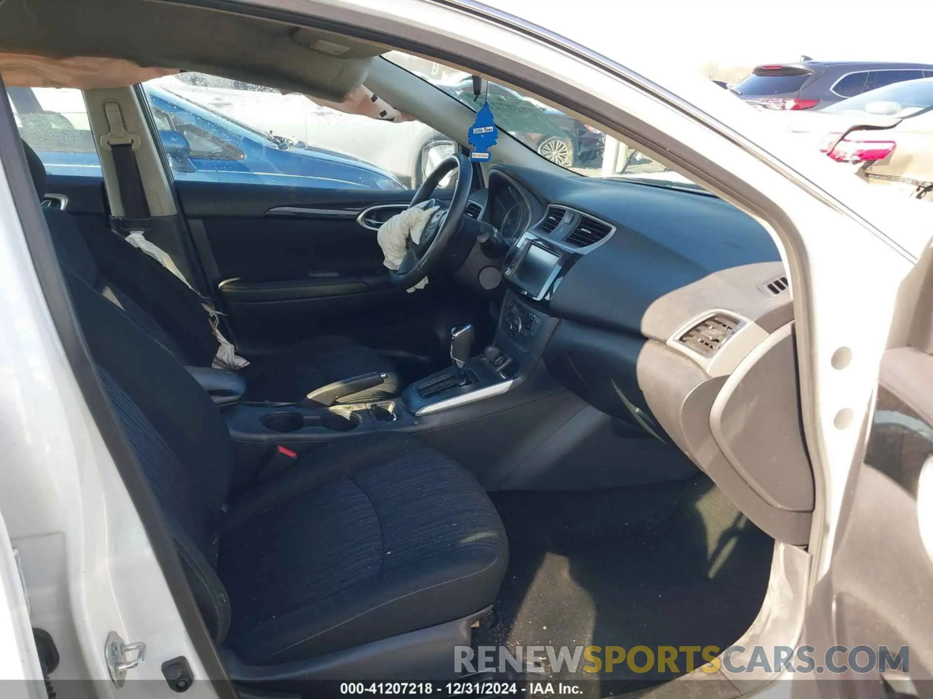 5 fotografías del automóvil dañado 3N1AB7AP1KY374650 NISSAN SENTRA 2019