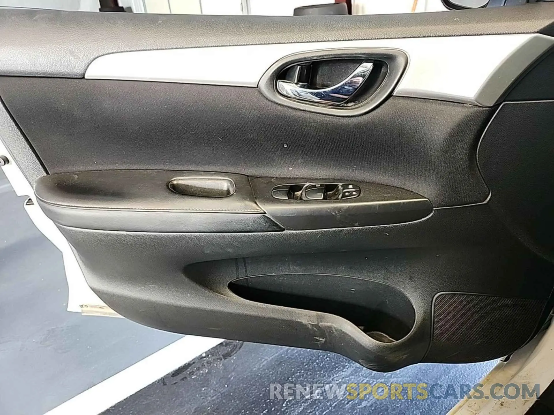 2 fotografías del automóvil dañado 3N1AB7AP2KY325098 NISSAN SENTRA 2019