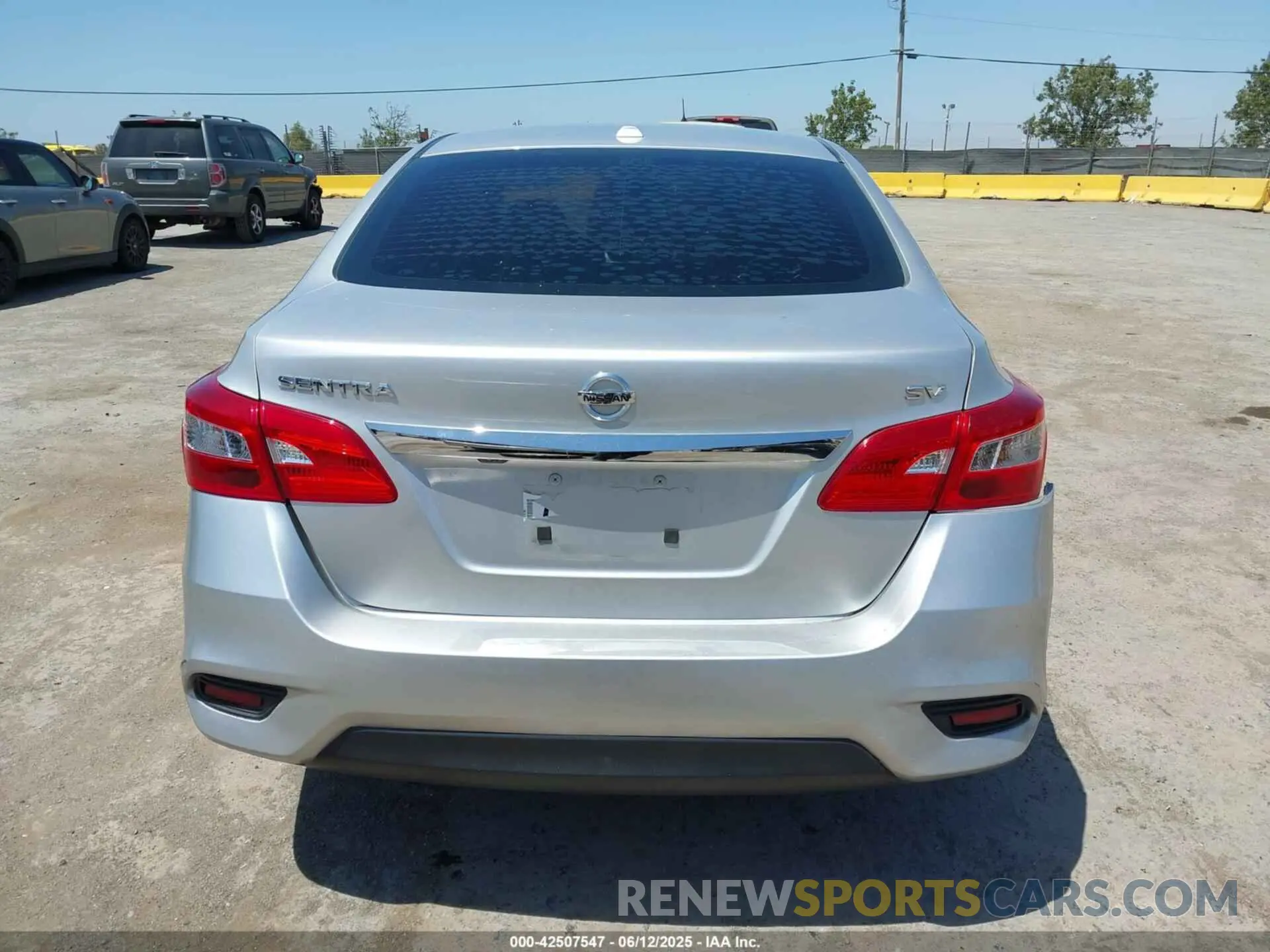 17 fotografías del automóvil dañado 3N1AB7AP2KY331323 NISSAN SENTRA 2019