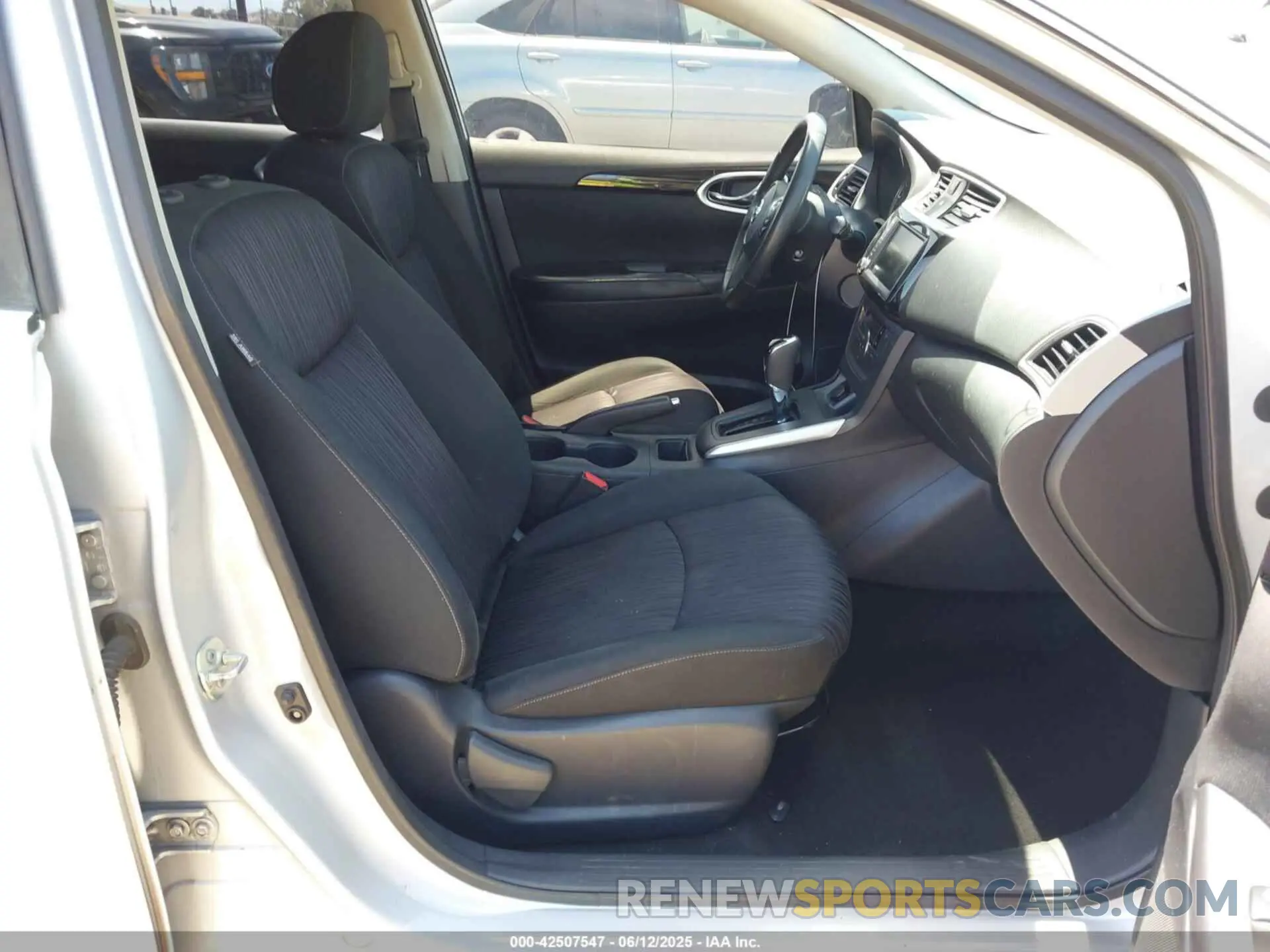 5 fotografías del automóvil dañado 3N1AB7AP2KY331323 NISSAN SENTRA 2019