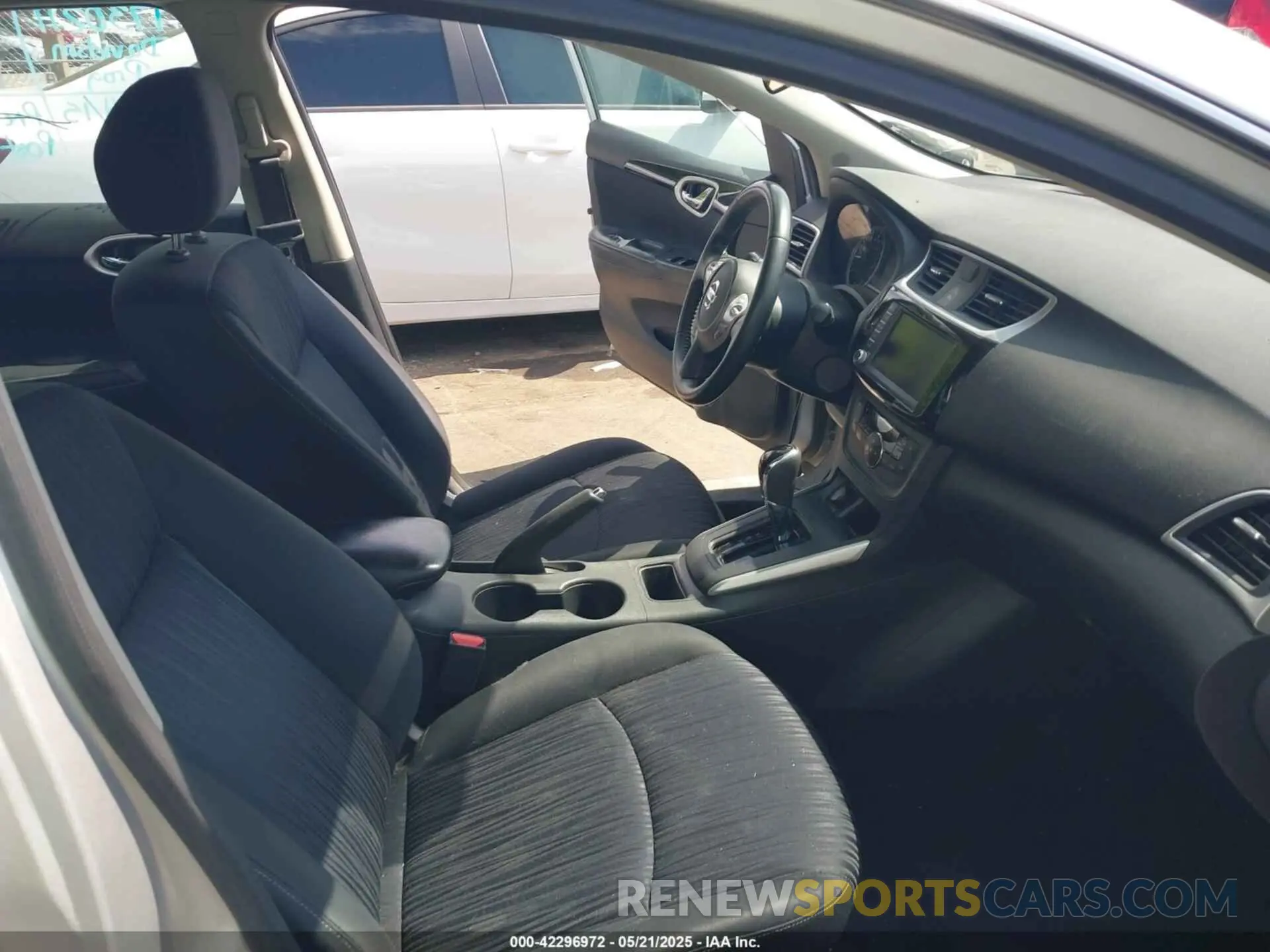 5 fotografías del automóvil dañado 3N1AB7AP3KY257037 NISSAN SENTRA 2019