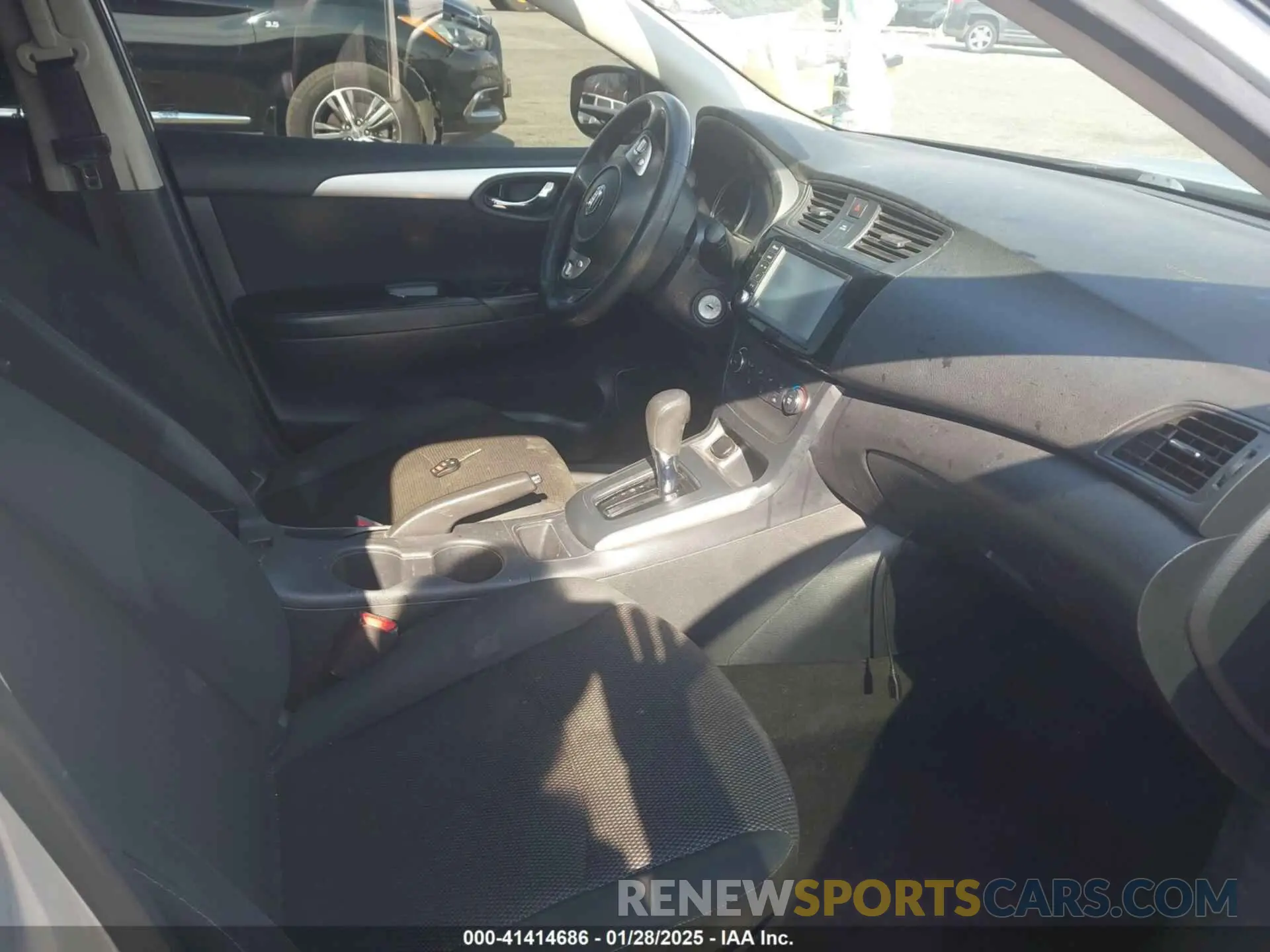 5 fotografías del automóvil dañado 3N1AB7AP3KY421189 NISSAN SENTRA 2019