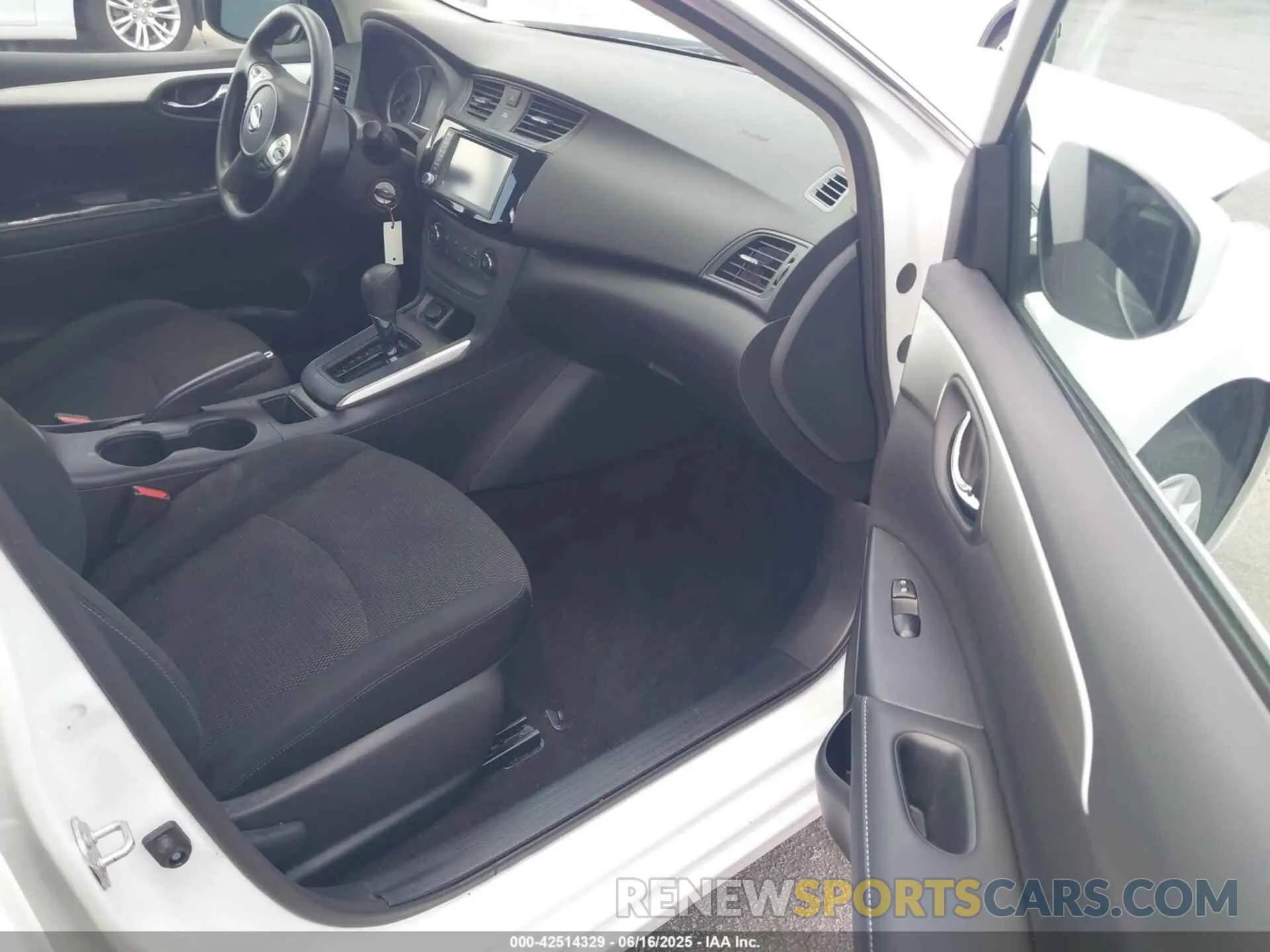 5 fotografías del automóvil dañado 3N1AB7AP4KY274297 NISSAN SENTRA 2019