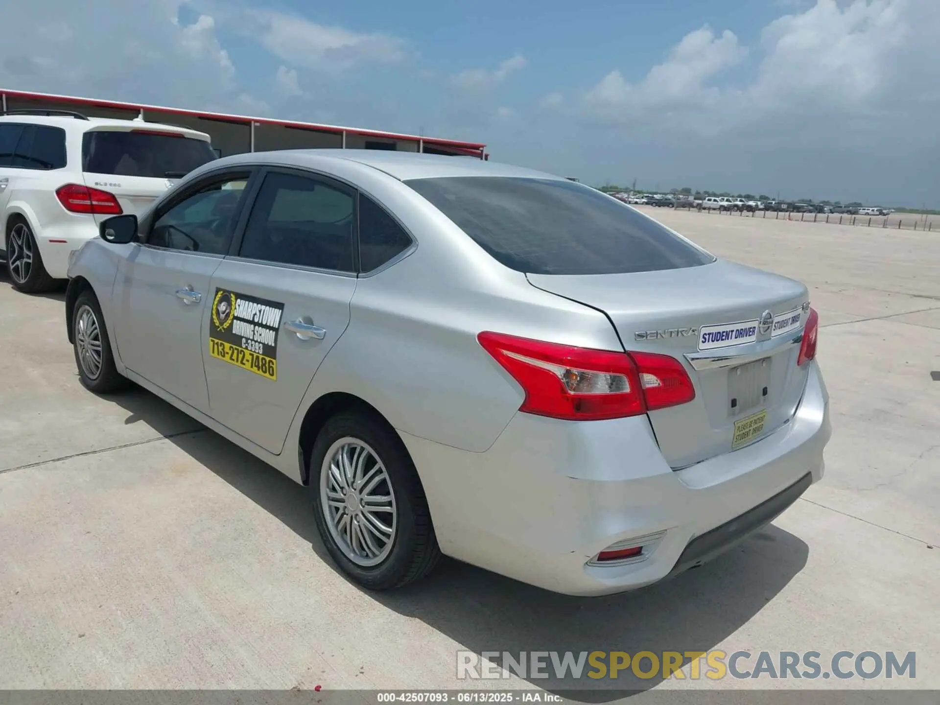 3 fotografías del automóvil dañado 3N1AB7AP4KY388879 NISSAN SENTRA 2019