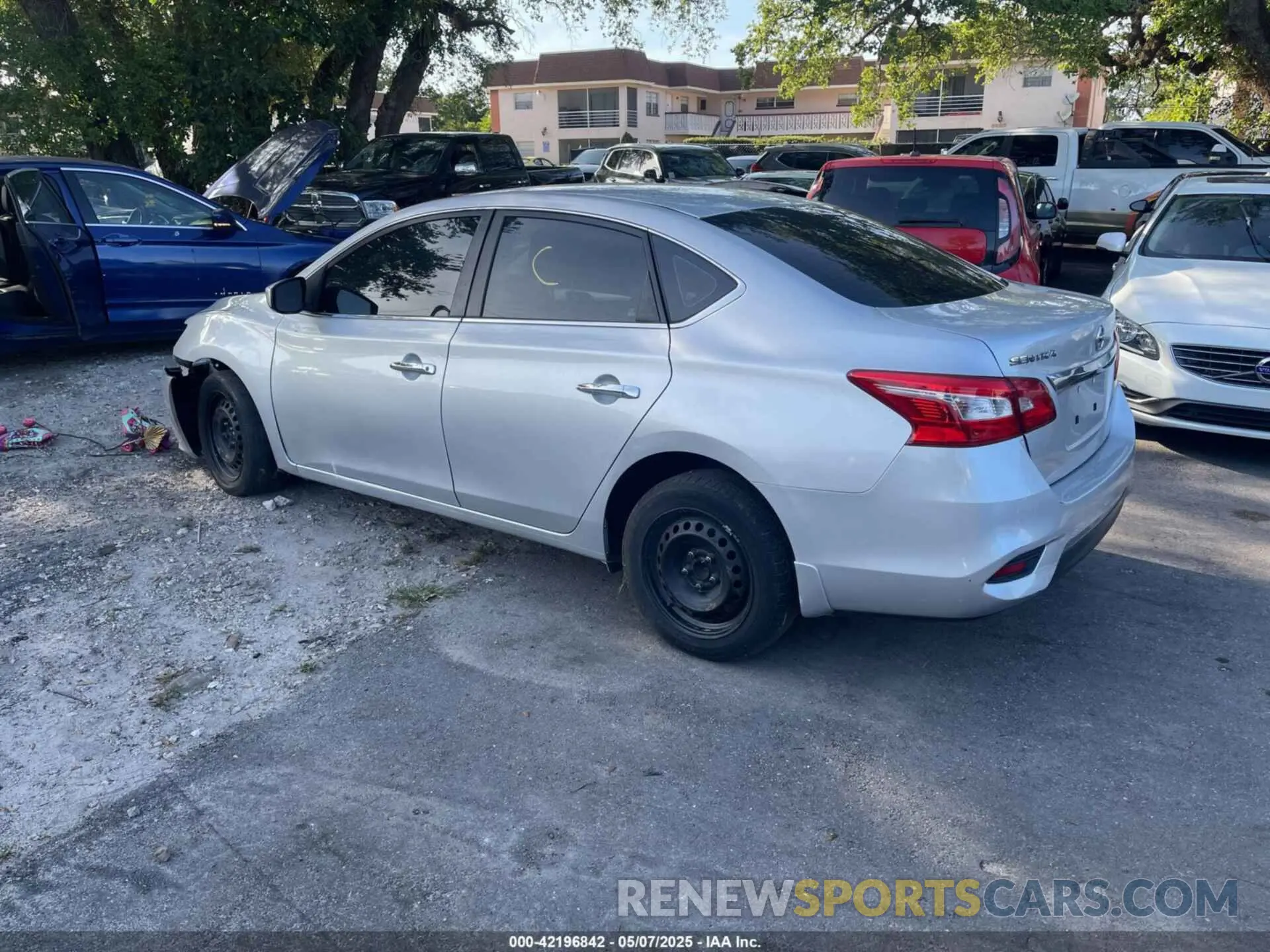 3 fotografías del automóvil dañado 3N1AB7AP5KY332143 NISSAN SENTRA 2019