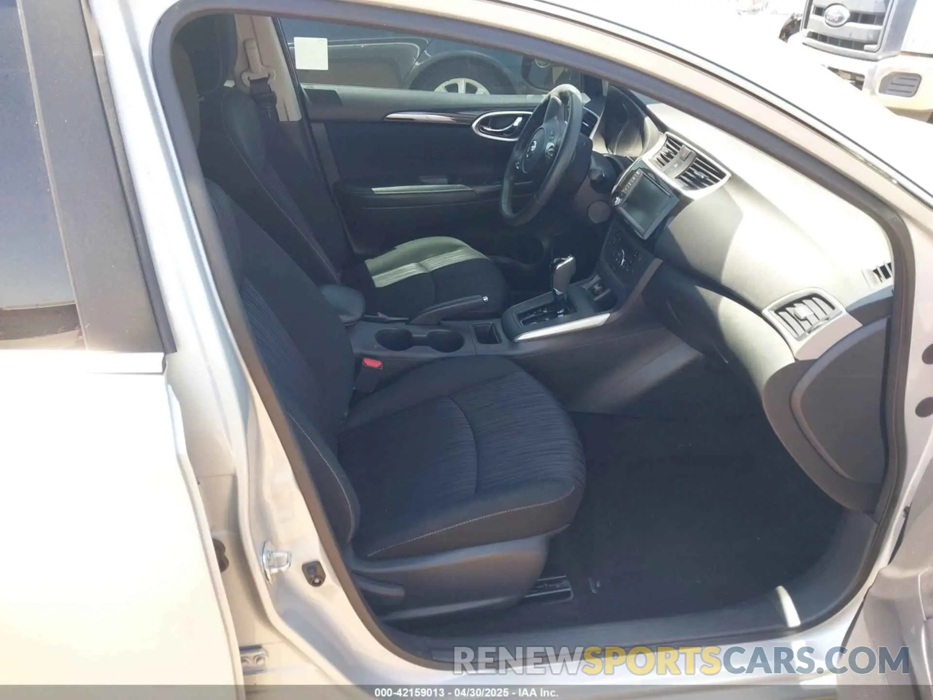 5 fotografías del automóvil dañado 3N1AB7AP5KY424580 NISSAN SENTRA 2019