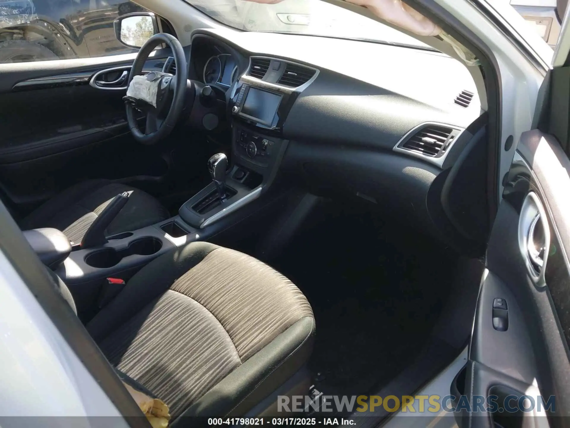 5 fotografías del automóvil dañado 3N1AB7AP5KY449382 NISSAN SENTRA 2019
