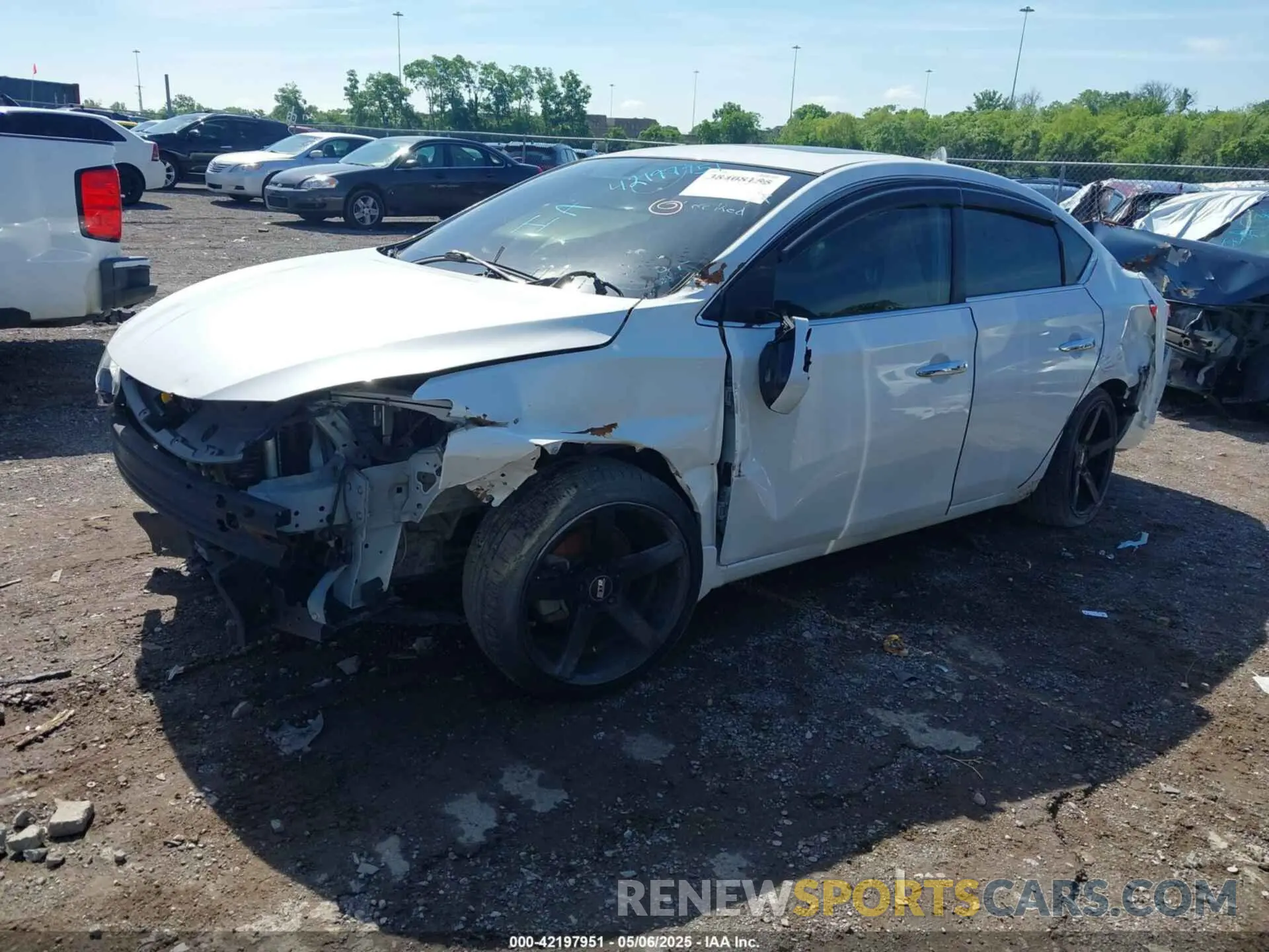 2 fotografías del automóvil dañado 3N1AB7AP5KY455635 NISSAN SENTRA 2019