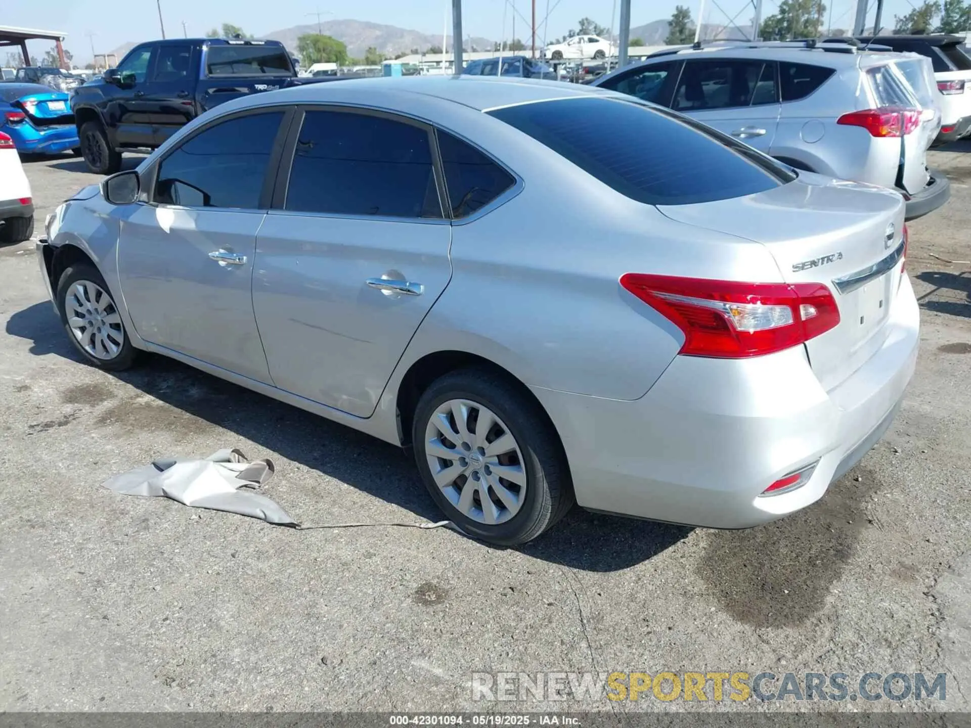 3 fotografías del automóvil dañado 3N1AB7AP6KY358590 NISSAN SENTRA 2019