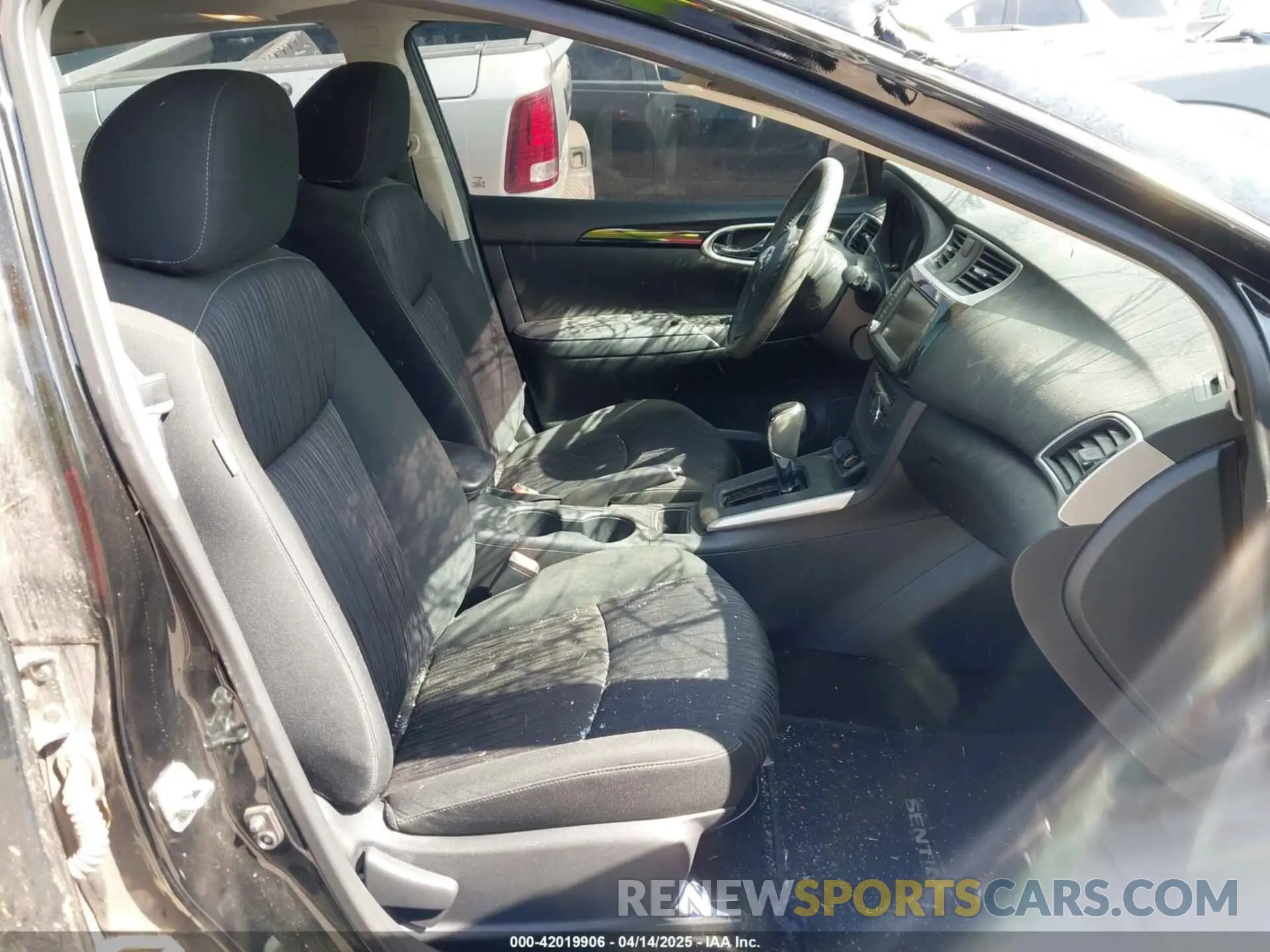 5 fotografías del automóvil dañado 3N1AB7AP6KY448838 NISSAN SENTRA 2019
