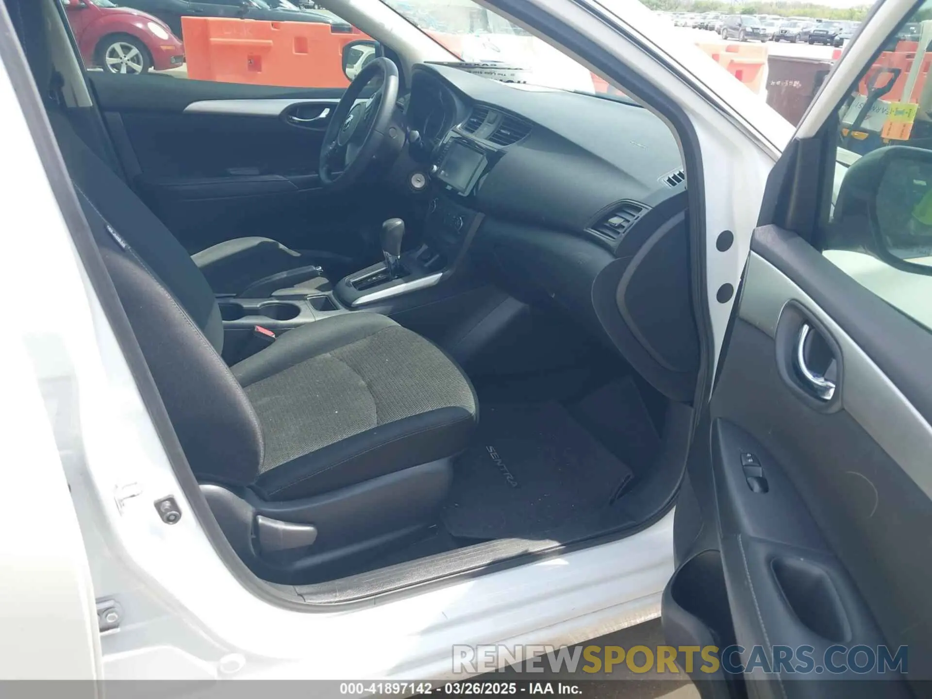 5 fotografías del automóvil dañado 3N1AB7AP7KY225143 NISSAN SENTRA 2019