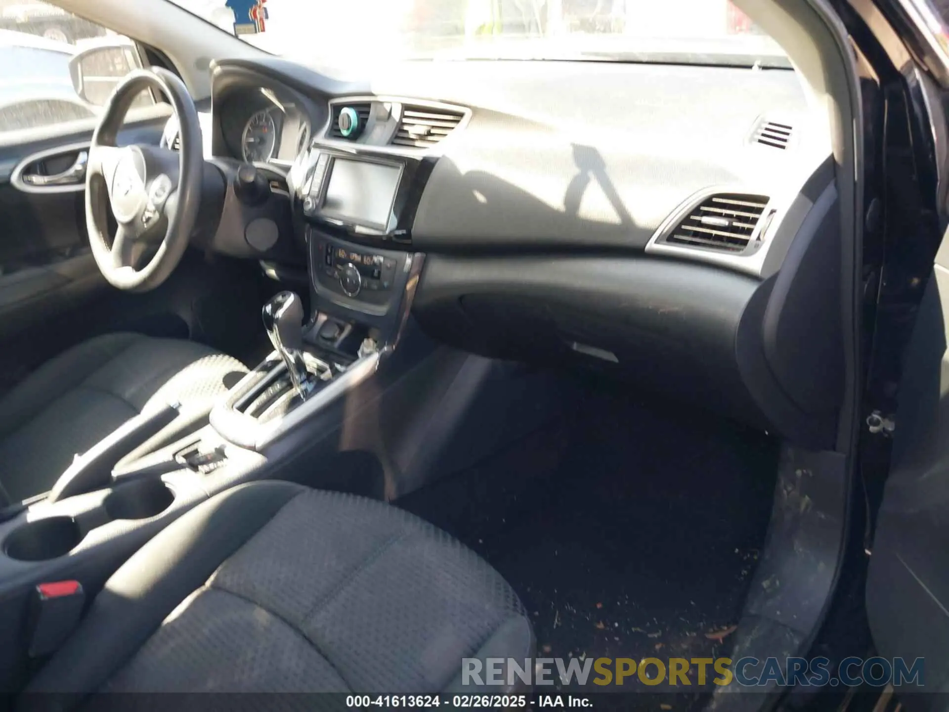 5 fotografías del automóvil dañado 3N1AB7AP7KY371641 NISSAN SENTRA 2019