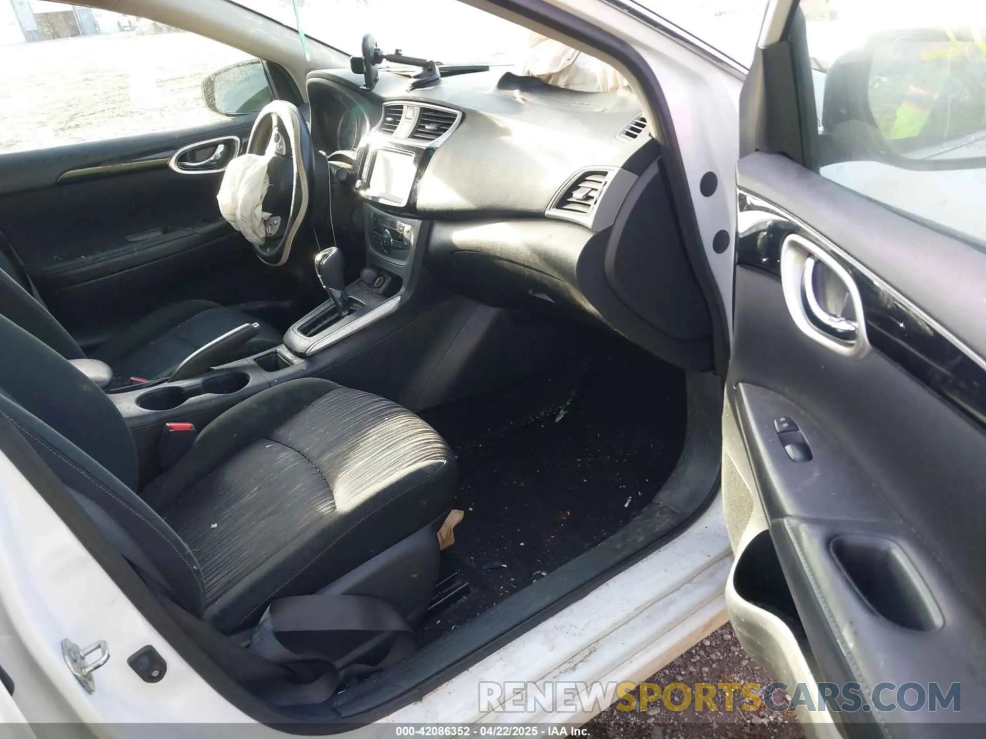 5 fotografías del automóvil dañado 3N1AB7AP7KY431188 NISSAN SENTRA 2019