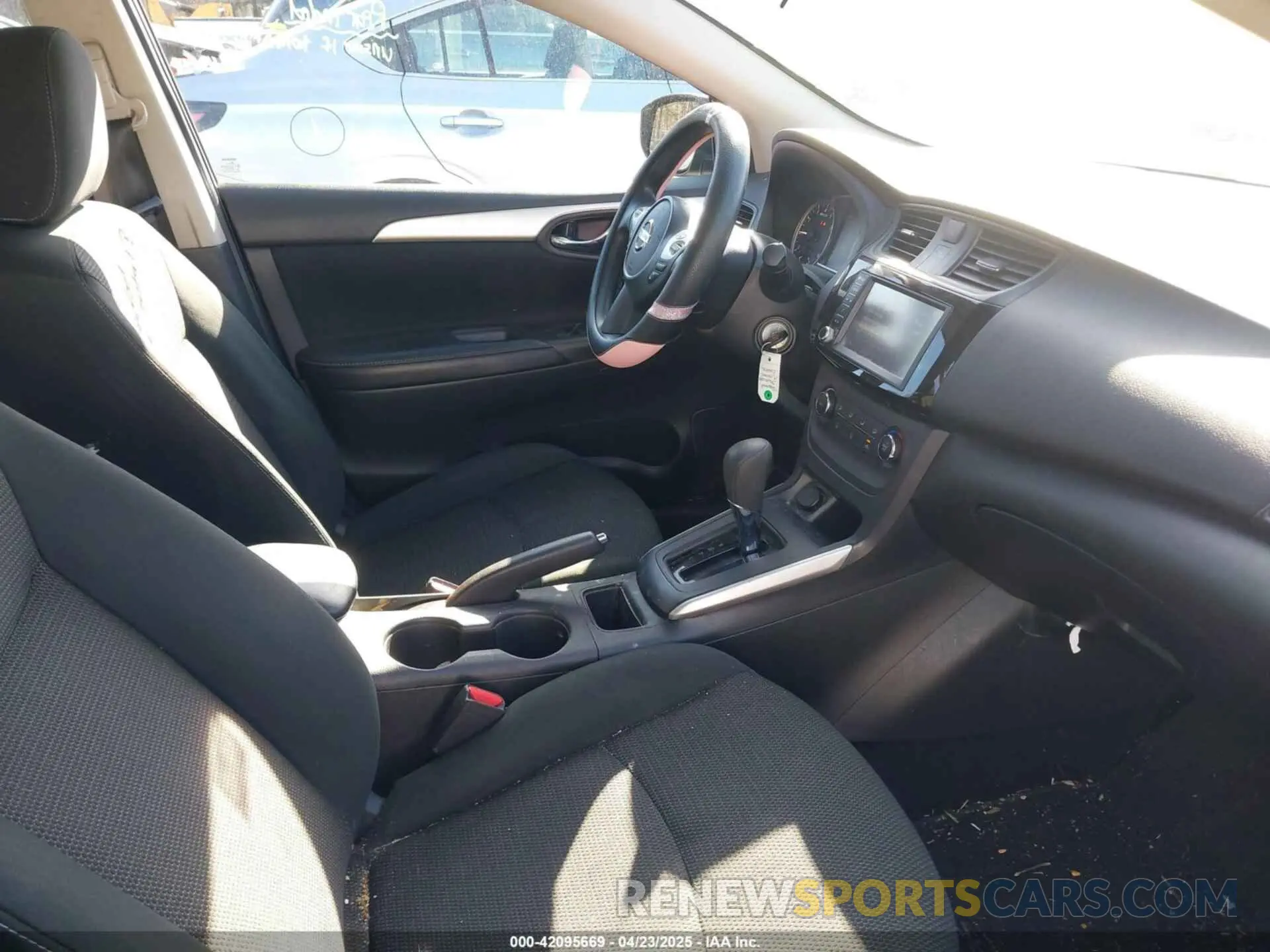 5 fotografías del automóvil dañado 3N1AB7AP7KY434981 NISSAN SENTRA 2019