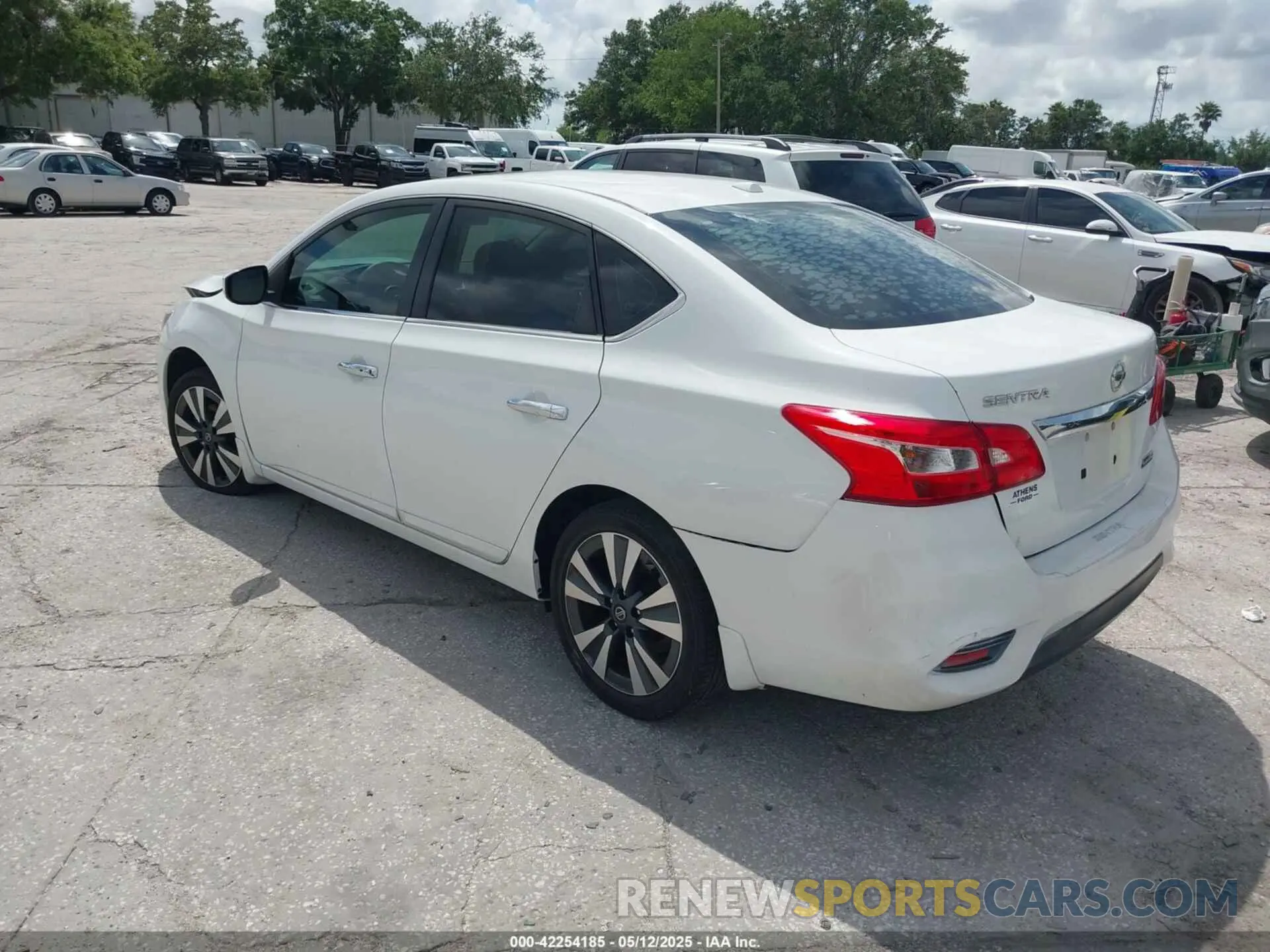 3 fotografías del automóvil dañado 3N1AB7AP8KY225975 NISSAN SENTRA 2019