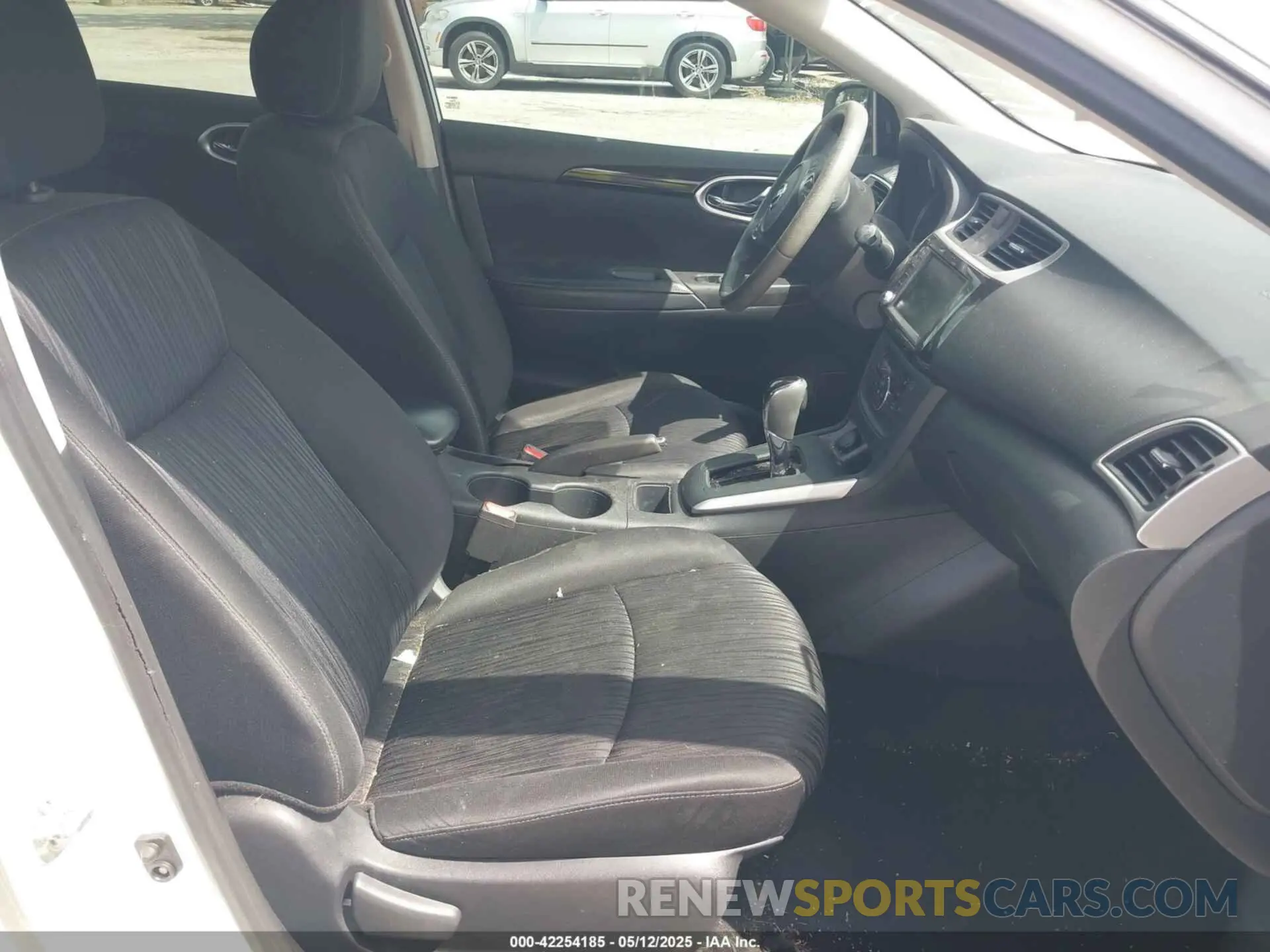 5 fotografías del automóvil dañado 3N1AB7AP8KY225975 NISSAN SENTRA 2019