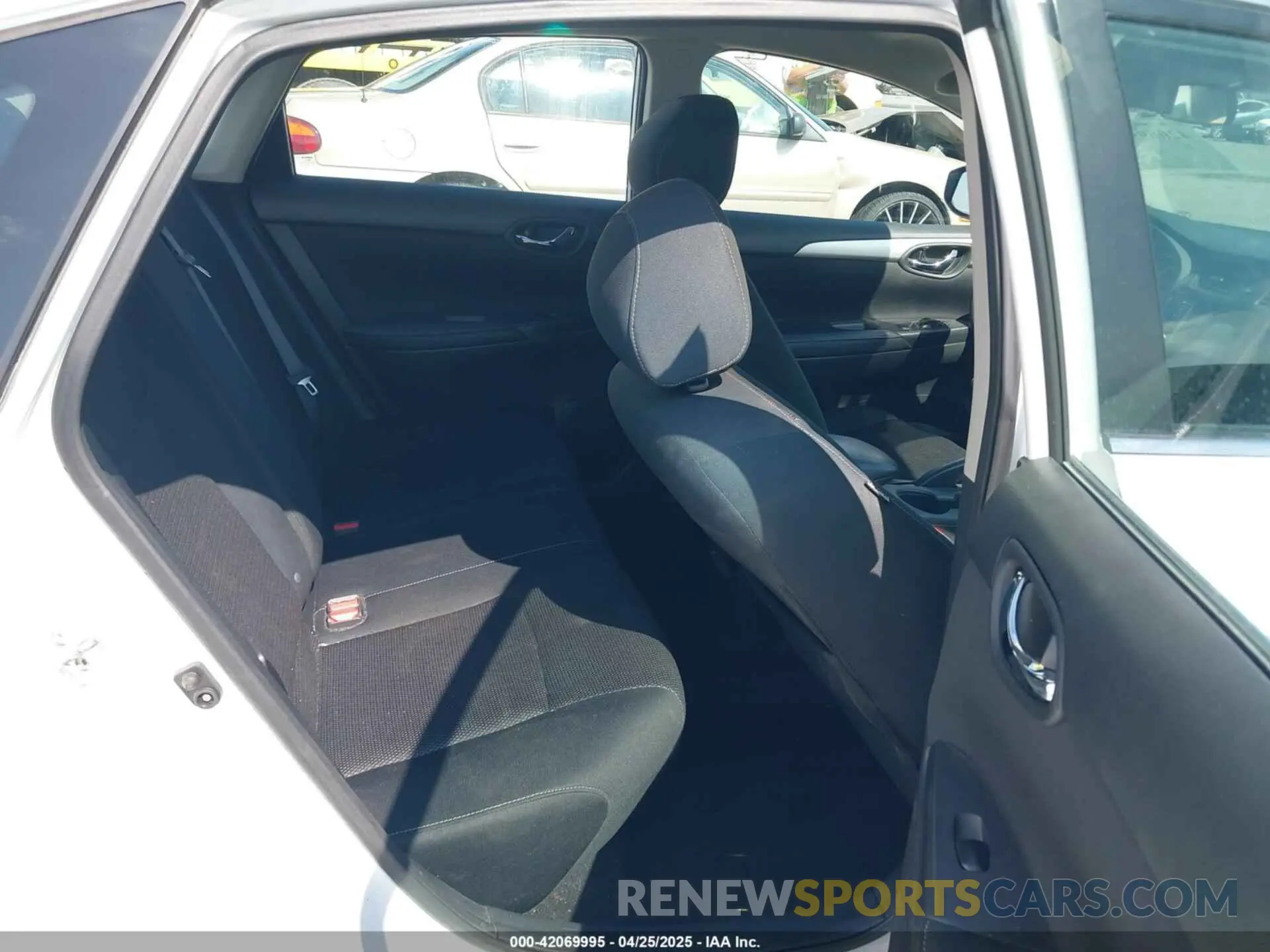 8 fotografías del automóvil dañado 3N1AB7AP8KY237172 NISSAN SENTRA 2019