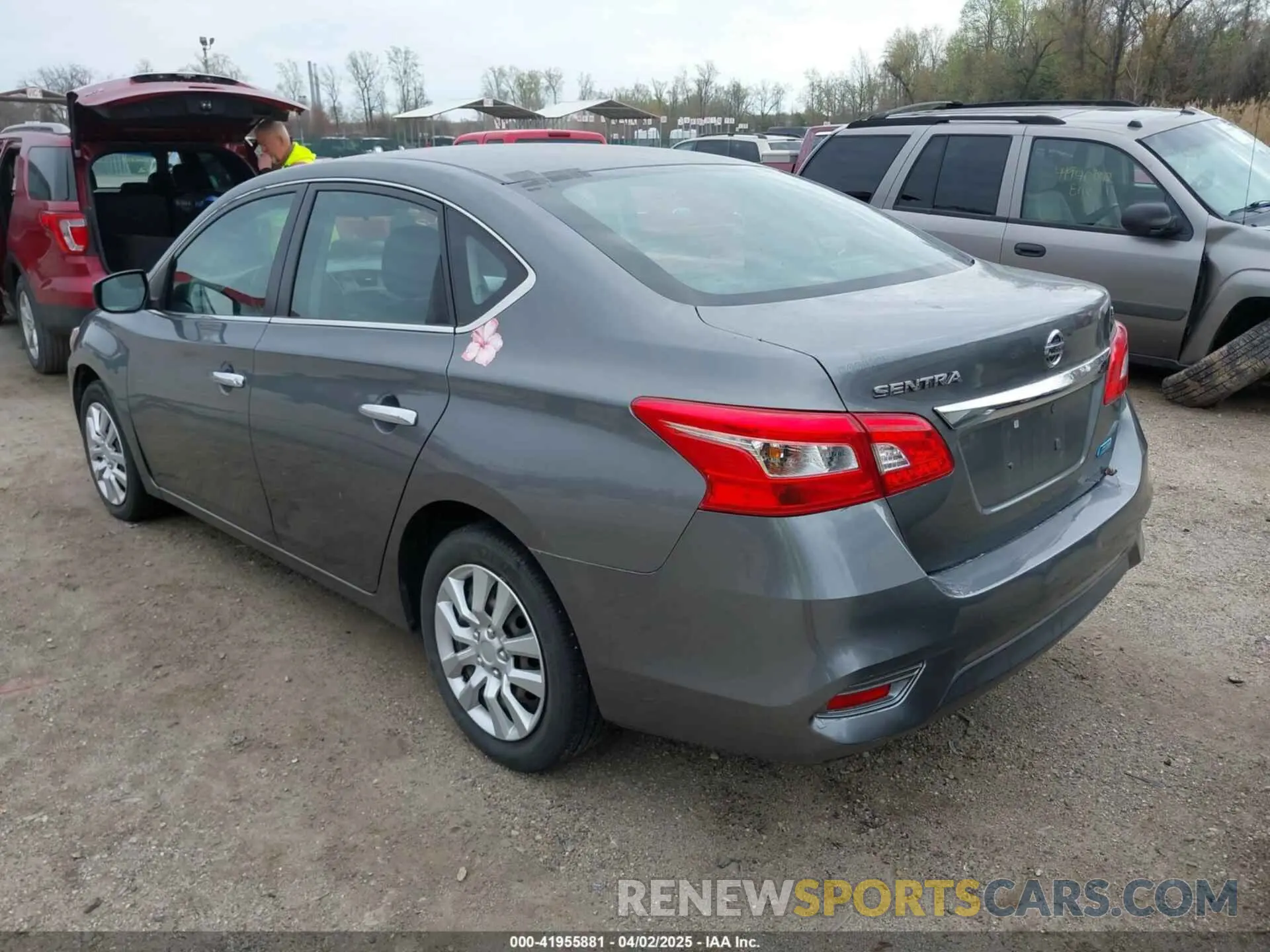 3 fotografías del automóvil dañado 3N1AB7AP8KY373723 NISSAN SENTRA 2019