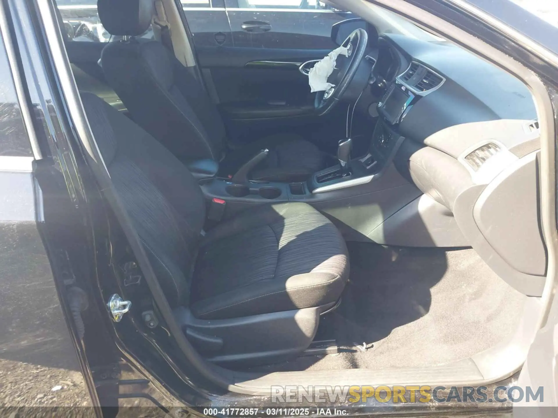 5 fotografías del automóvil dañado 3N1AB7AP8KY415002 NISSAN SENTRA 2019