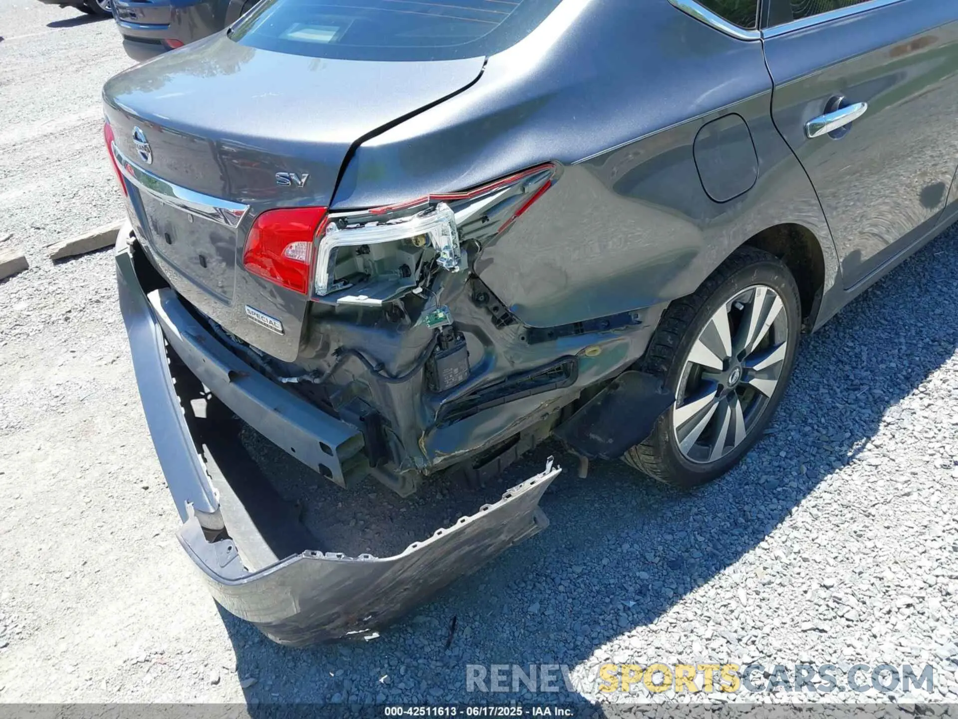 17 fotografías del automóvil dañado 3N1AB7AP9KY236208 NISSAN SENTRA 2019