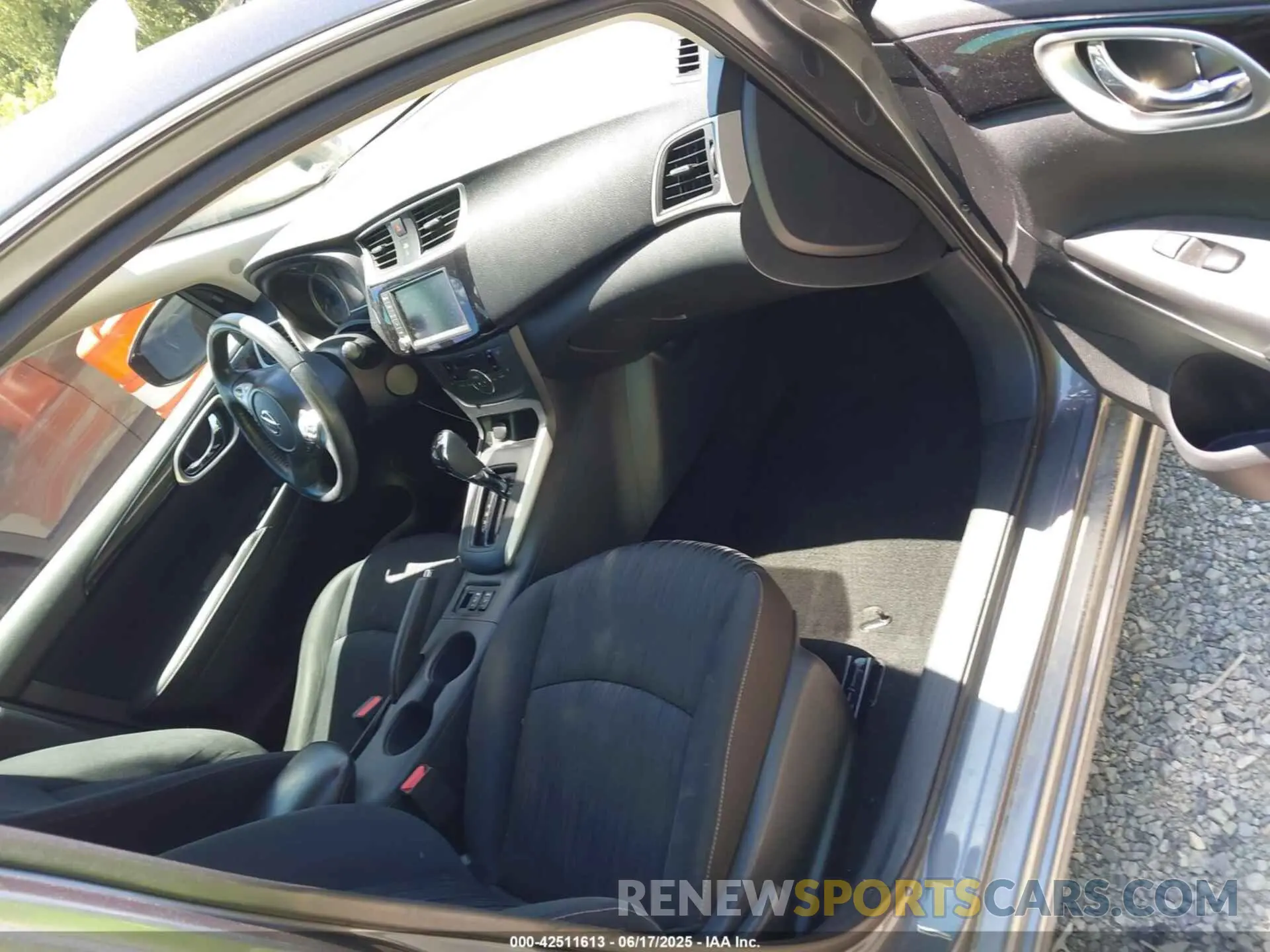 5 fotografías del automóvil dañado 3N1AB7AP9KY236208 NISSAN SENTRA 2019