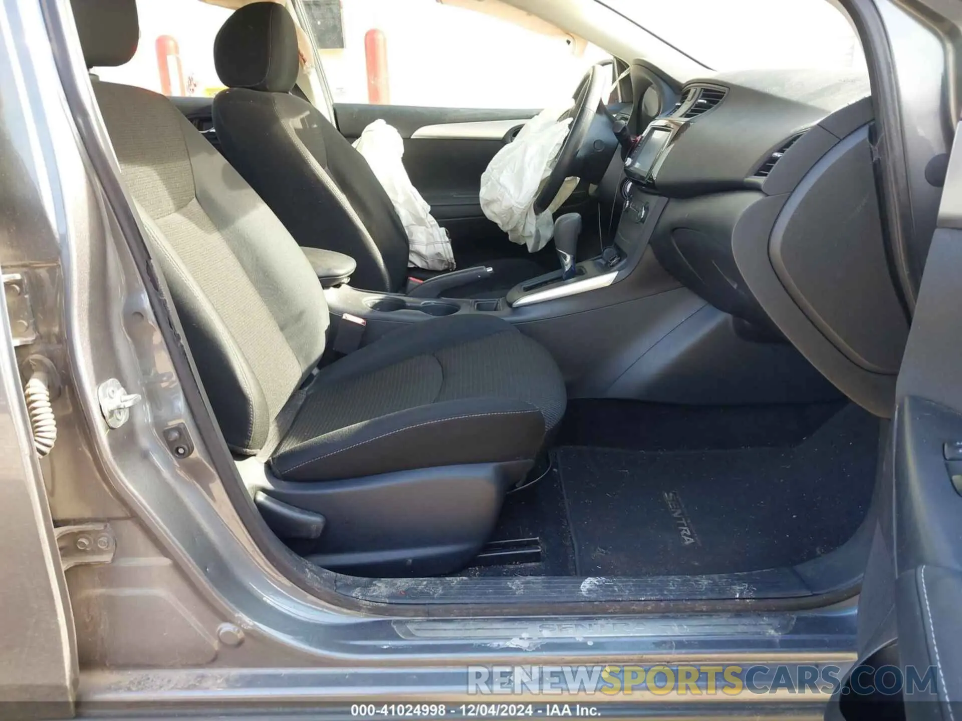 5 fotografías del automóvil dañado 3N1AB7AP9KY245961 NISSAN SENTRA 2019
