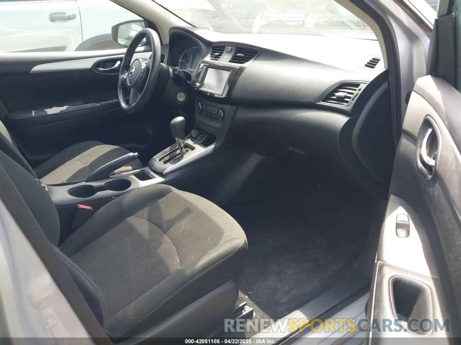 5 fotografías del automóvil dañado 3N1AB7AP9KY267085 NISSAN SENTRA 2019