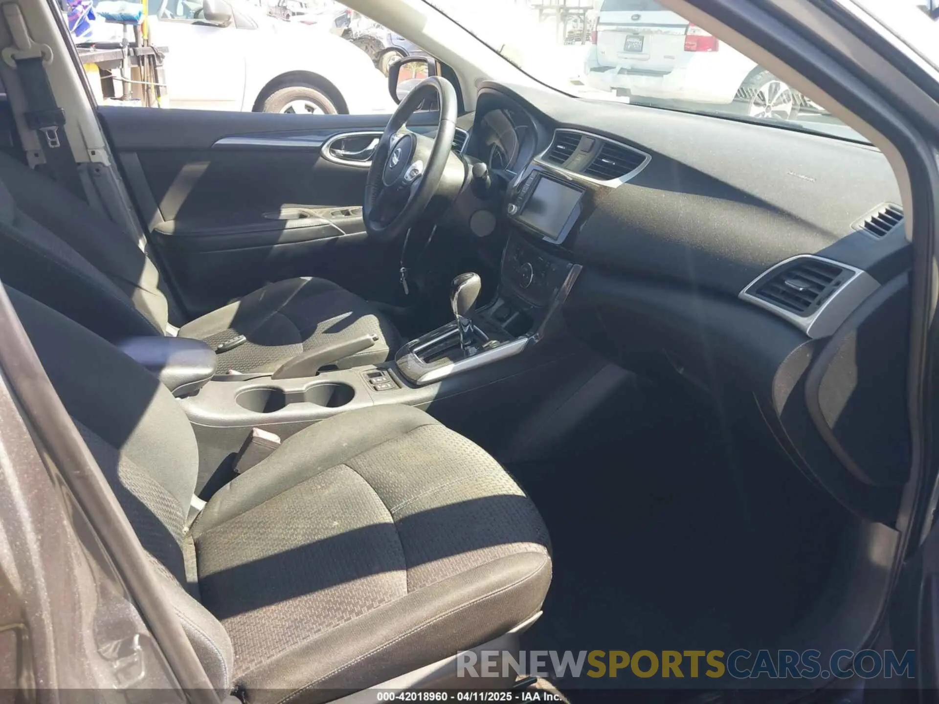 5 fotografías del automóvil dañado 3N1AB7AP9KY352430 NISSAN SENTRA 2019