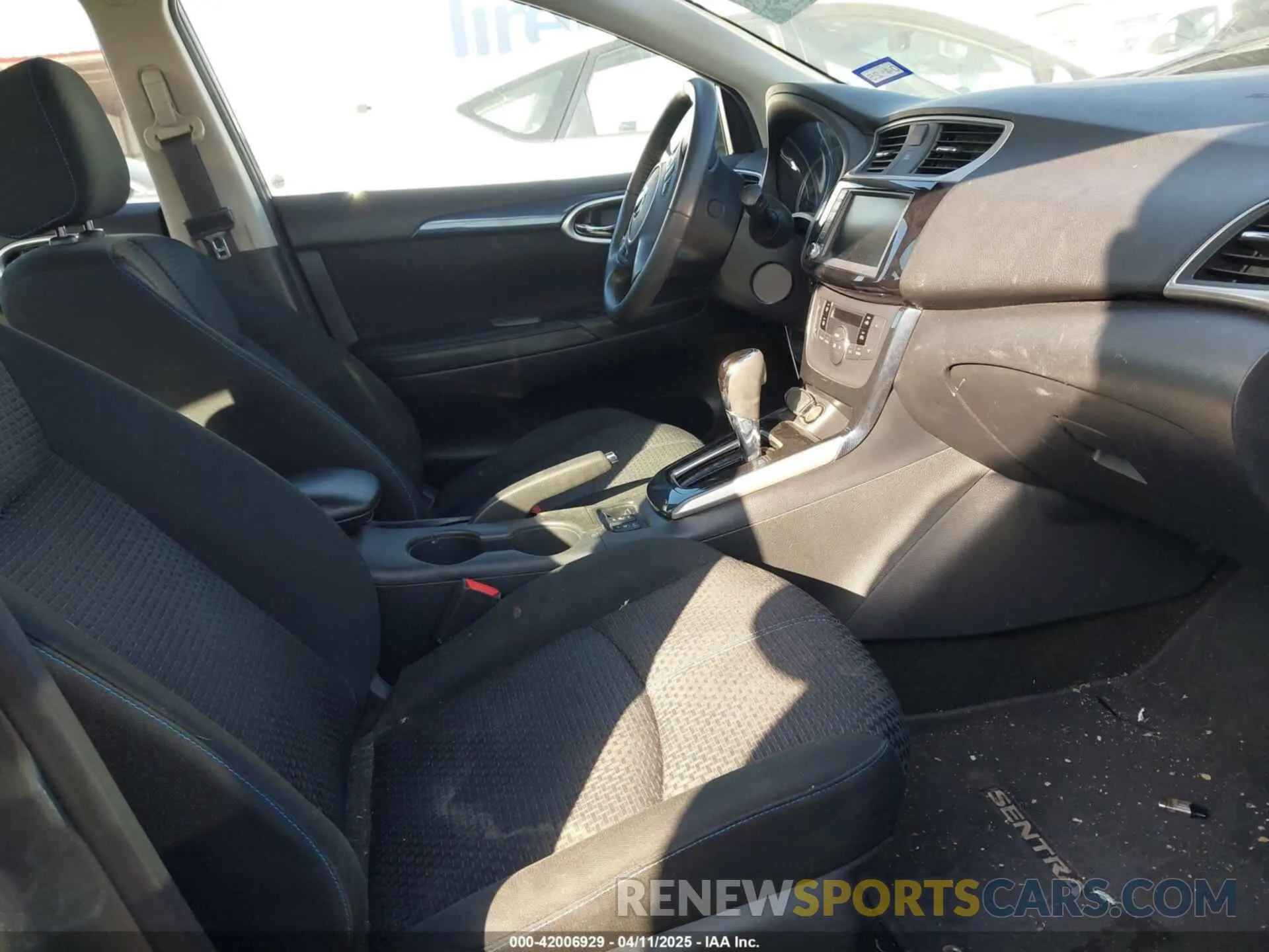5 fotografías del automóvil dañado 3N1AB7AP9KY368000 NISSAN SENTRA 2019