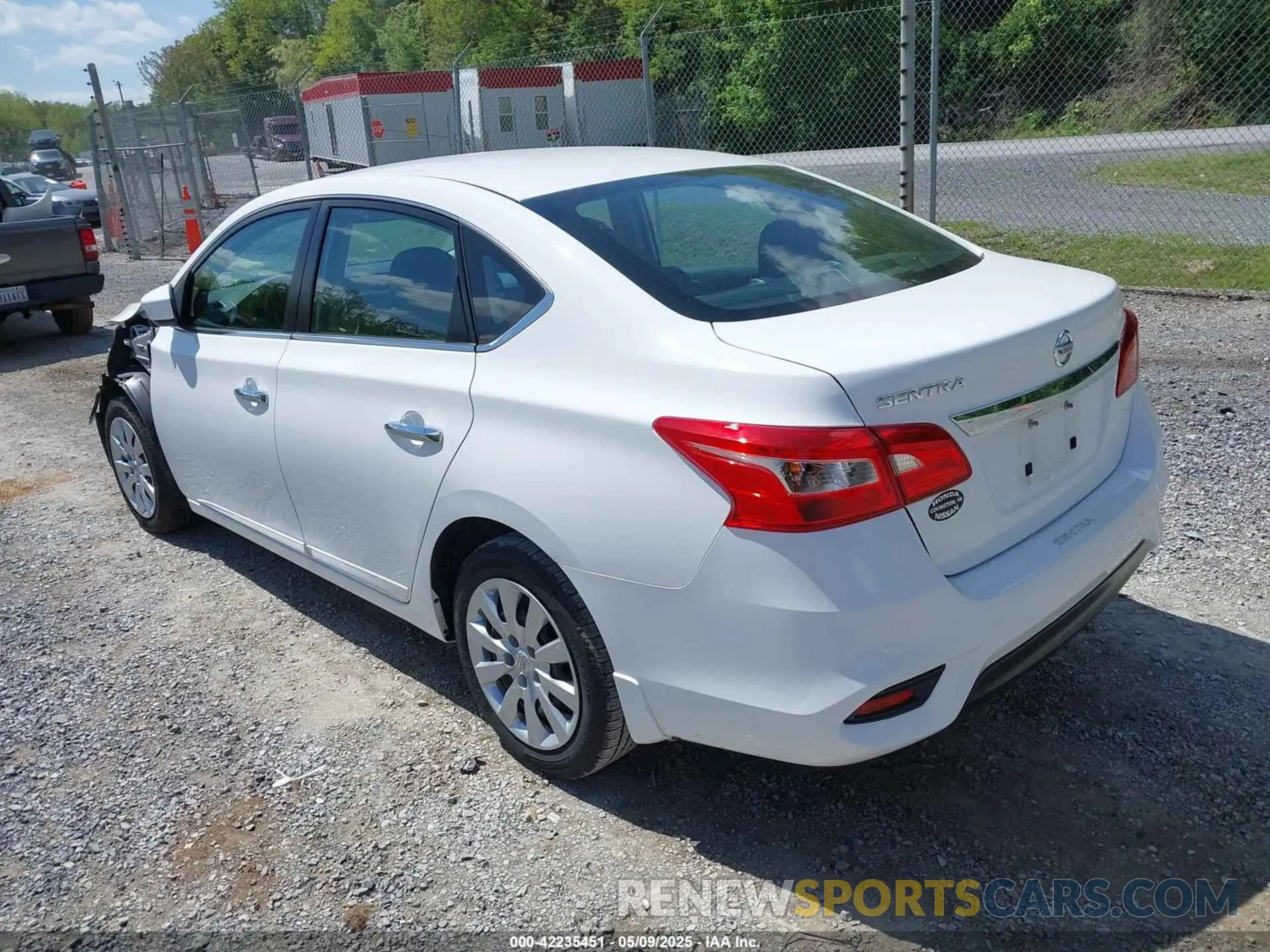 3 fotografías del automóvil dañado 3N1AB7AP9KY386660 NISSAN SENTRA 2019