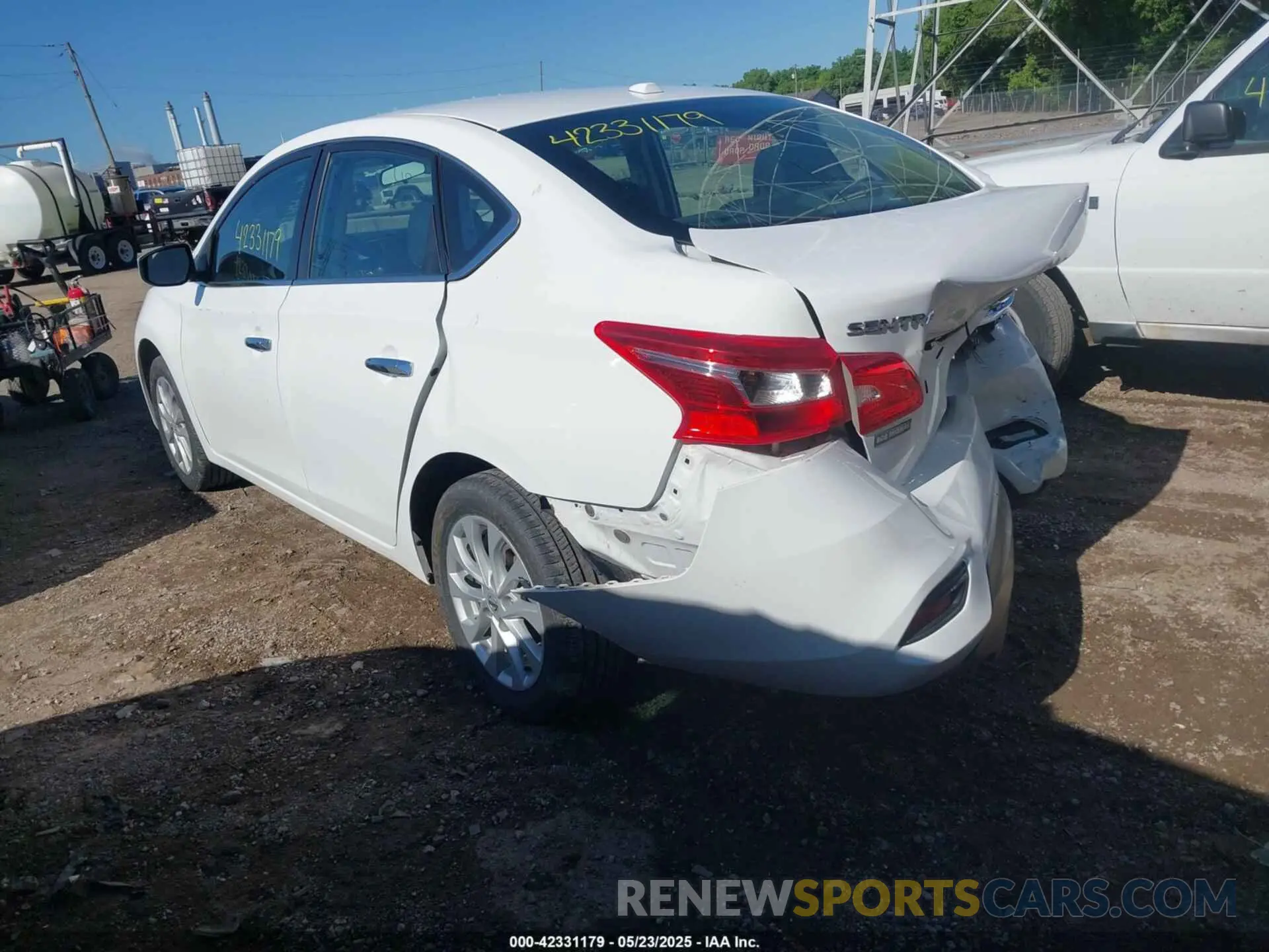 3 fotografías del automóvil dañado 3N1AB7AP9KY420452 NISSAN SENTRA 2019