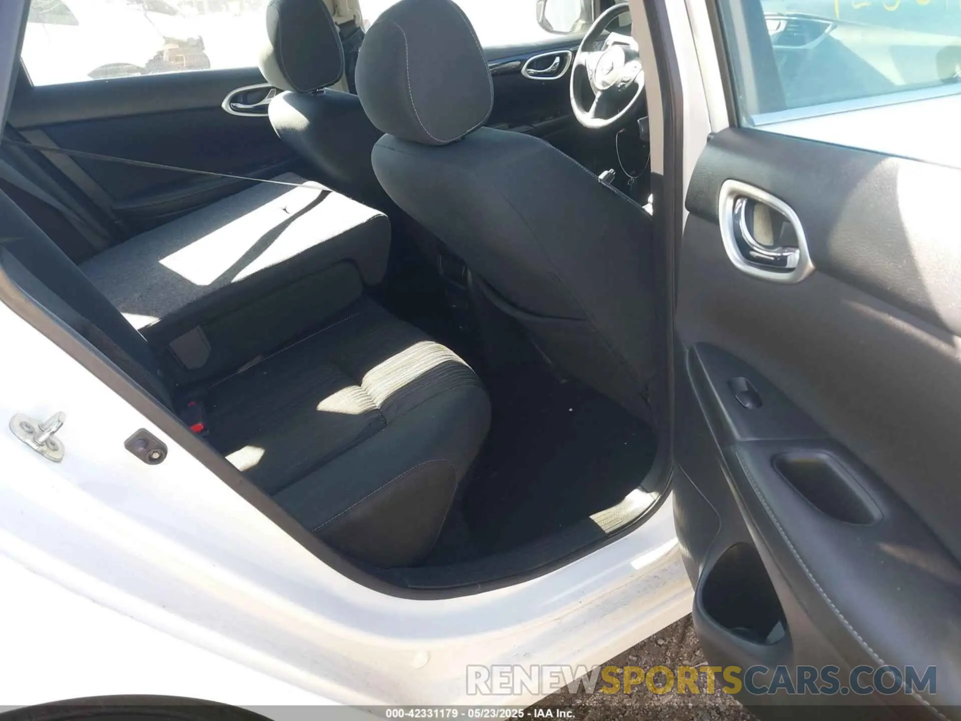 8 fotografías del automóvil dañado 3N1AB7AP9KY420452 NISSAN SENTRA 2019