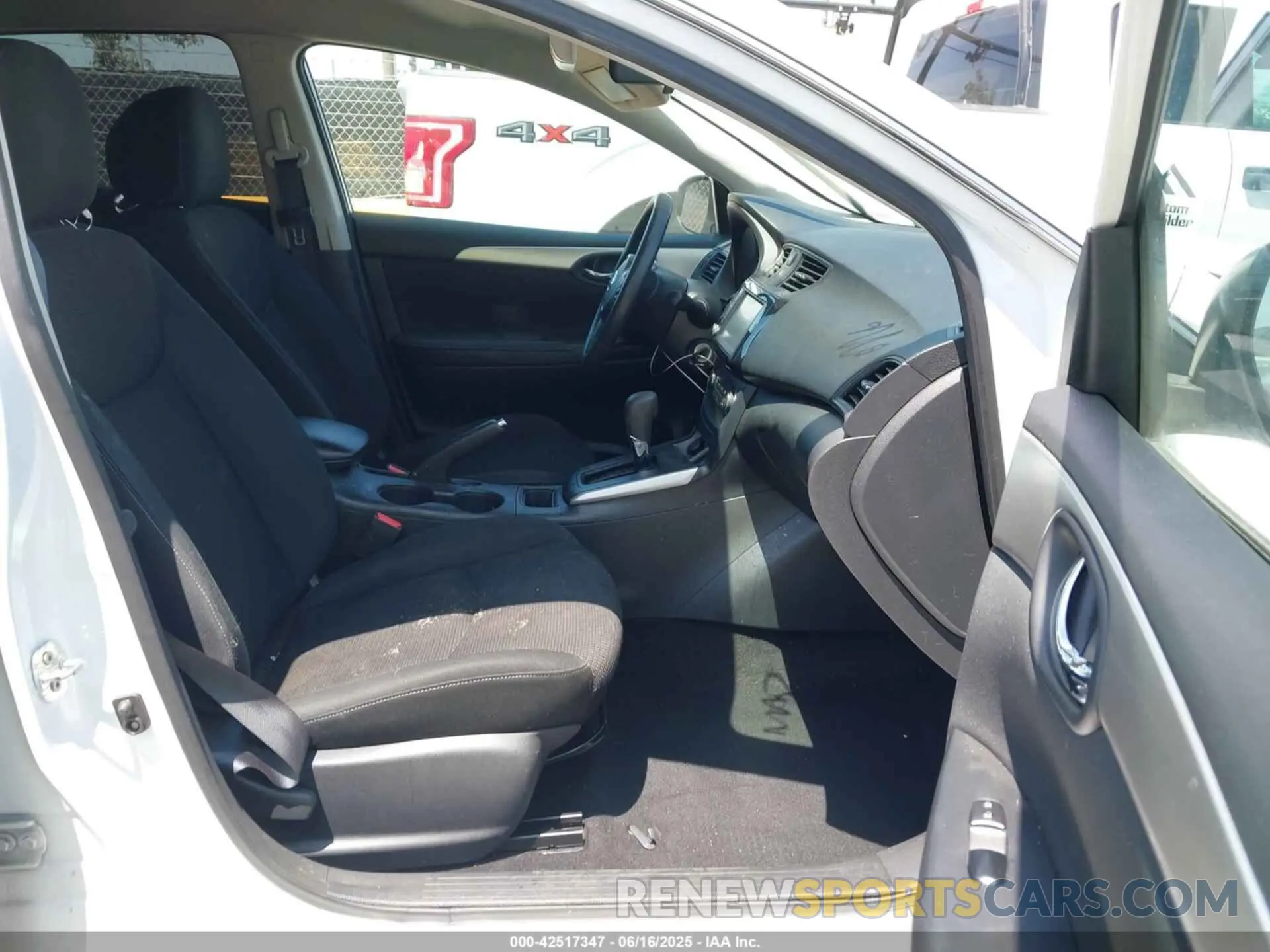 5 fotografías del automóvil dañado 3N1AB7APXKY230367 NISSAN SENTRA 2019