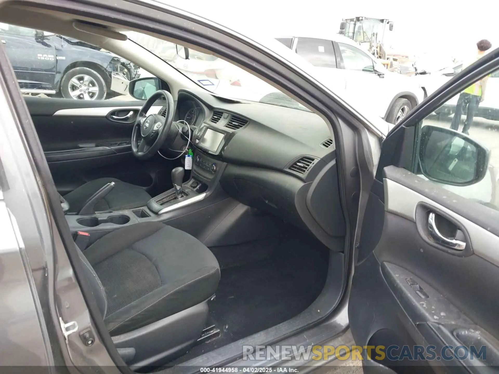 5 fotografías del automóvil dañado 3N1AB7APXKY238159 NISSAN SENTRA 2019