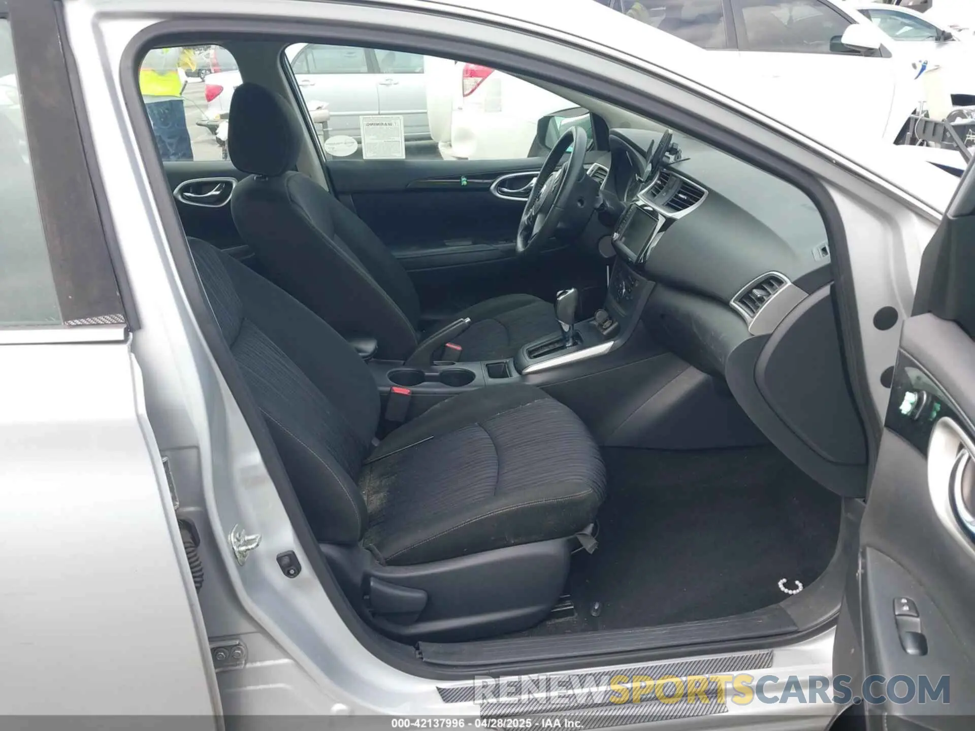5 fotografías del automóvil dañado 3N1AB7APXKY288818 NISSAN SENTRA 2019