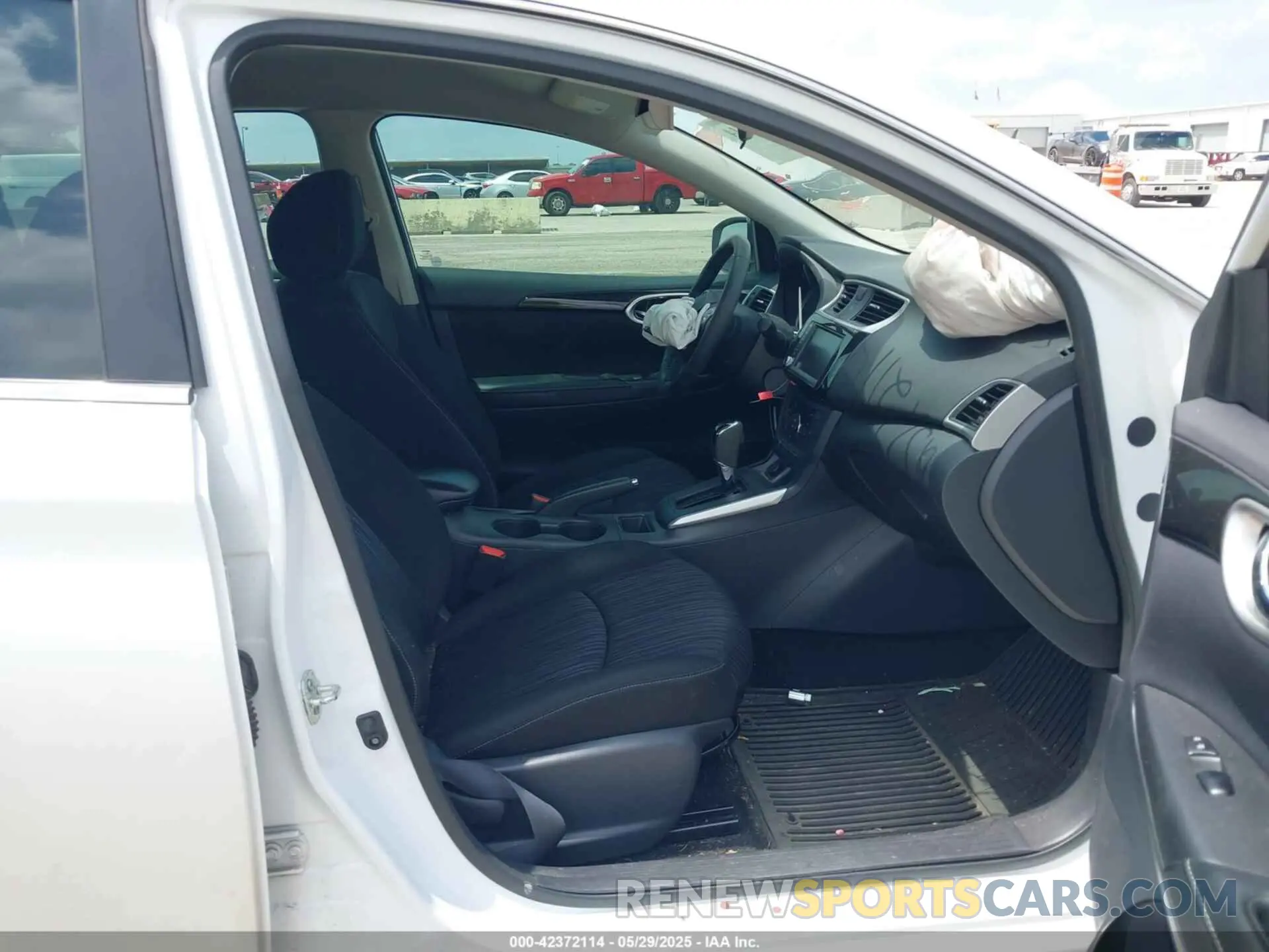 5 fotografías del automóvil dañado 3N1AB7APXKY378891 NISSAN SENTRA 2019