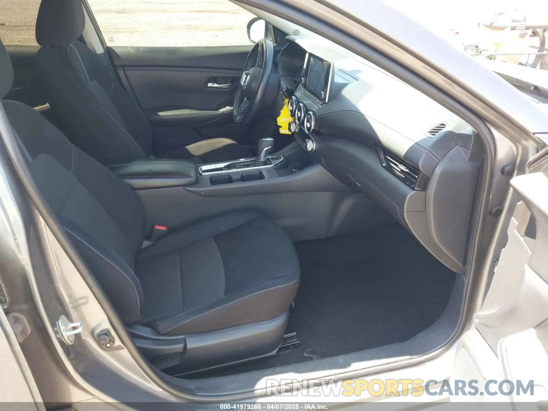 5 fotografías del automóvil dañado 3N1AB8CV0LY285168 NISSAN SENTRA 2020