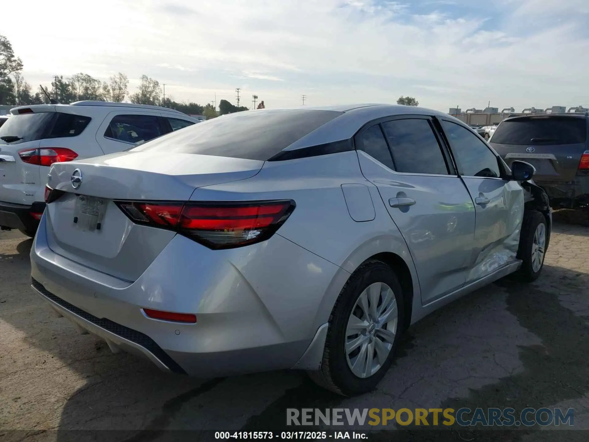4 fotografías del automóvil dañado 3N1AB8BV5MY295262 NISSAN SENTRA 2021